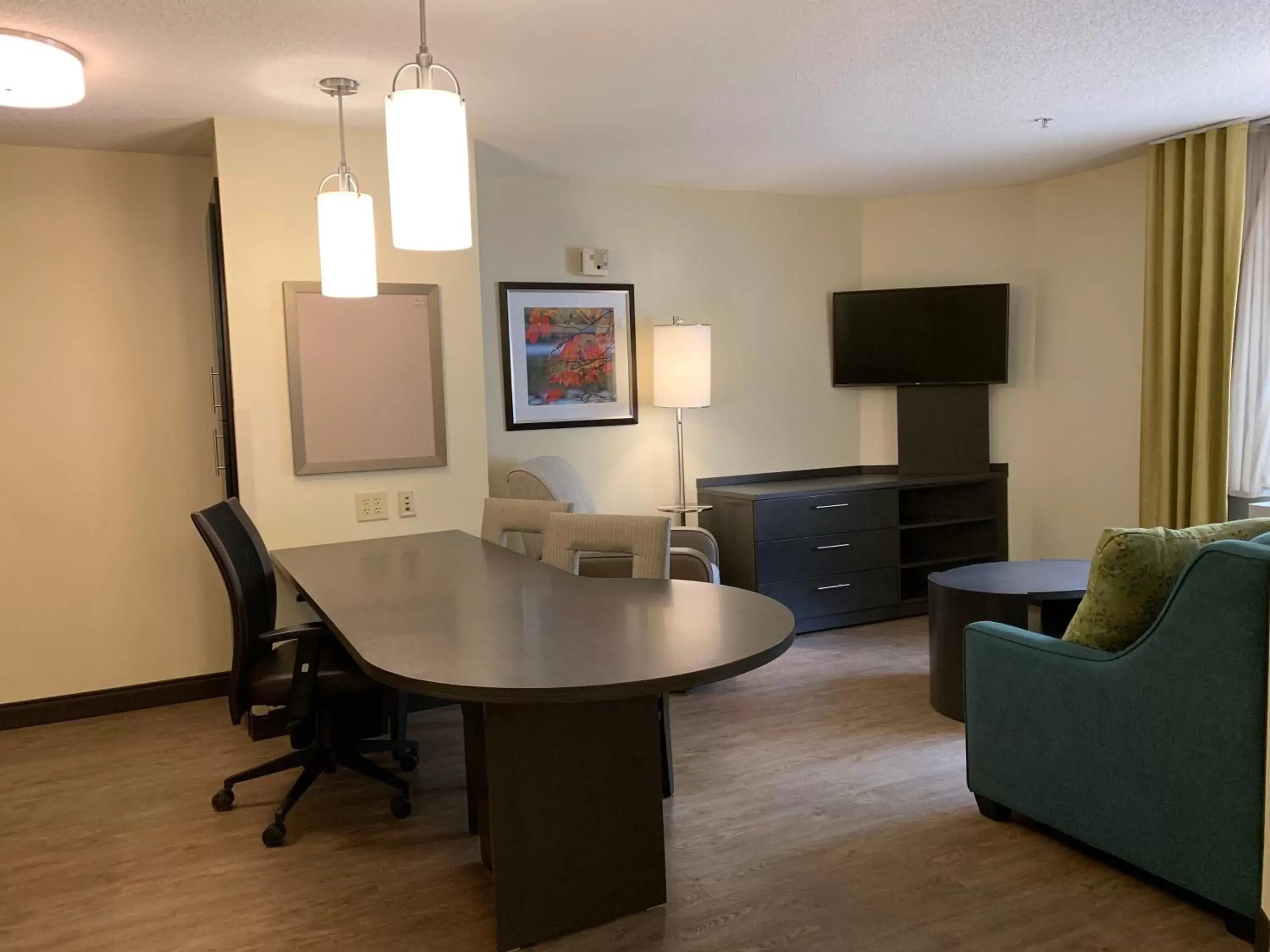 Bedroom in Candlewood Suites Raleigh Crabtree by IHG Bedroom in Candlewood Suites Raleigh Crabtree by IHG