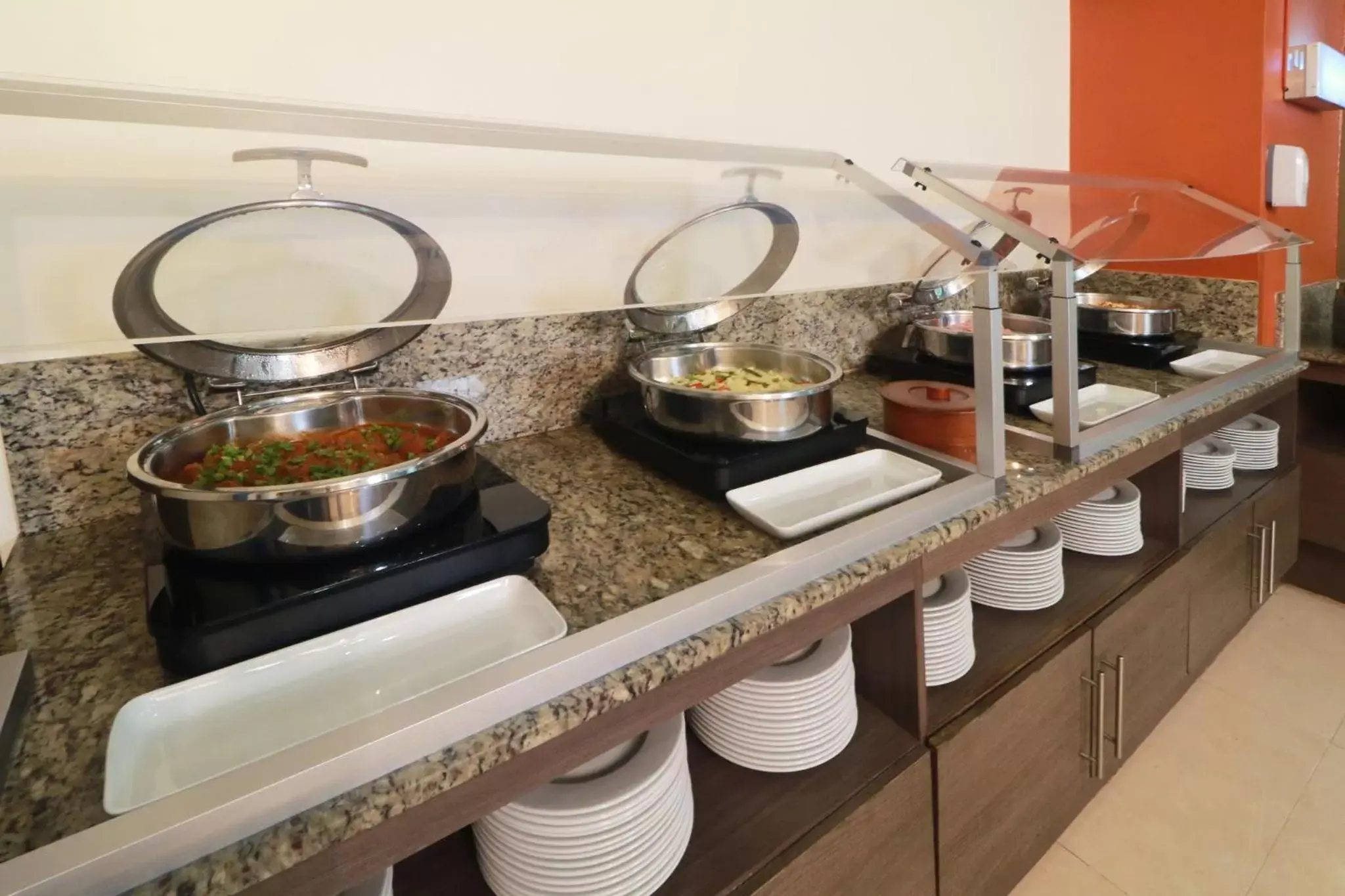 Breakfast, Kitchen/Kitchenette in Holiday Inn Express - Tuxpan, an IHG Hotel