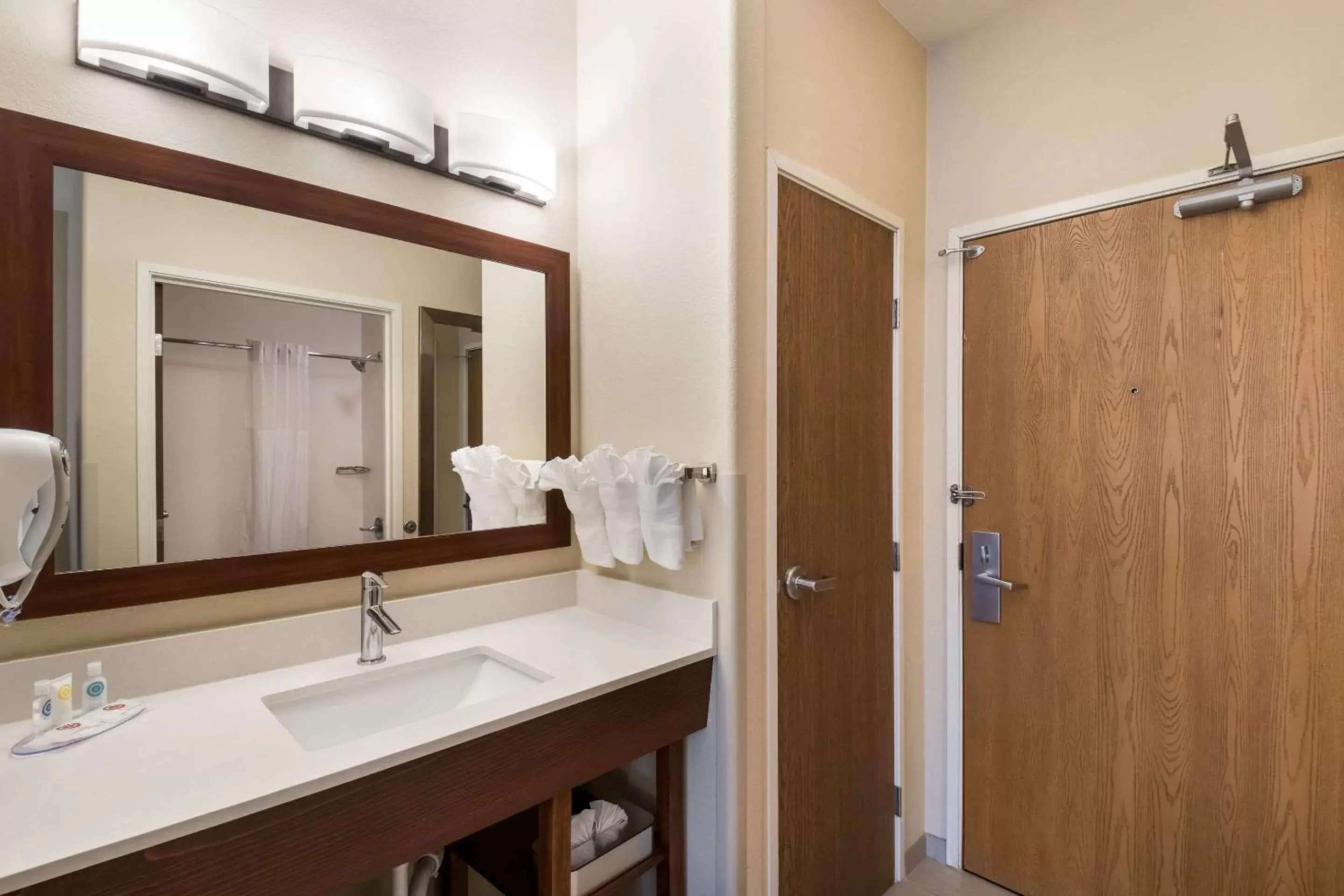 Bedroom, Bathroom in Comfort Inn Fort Morgan