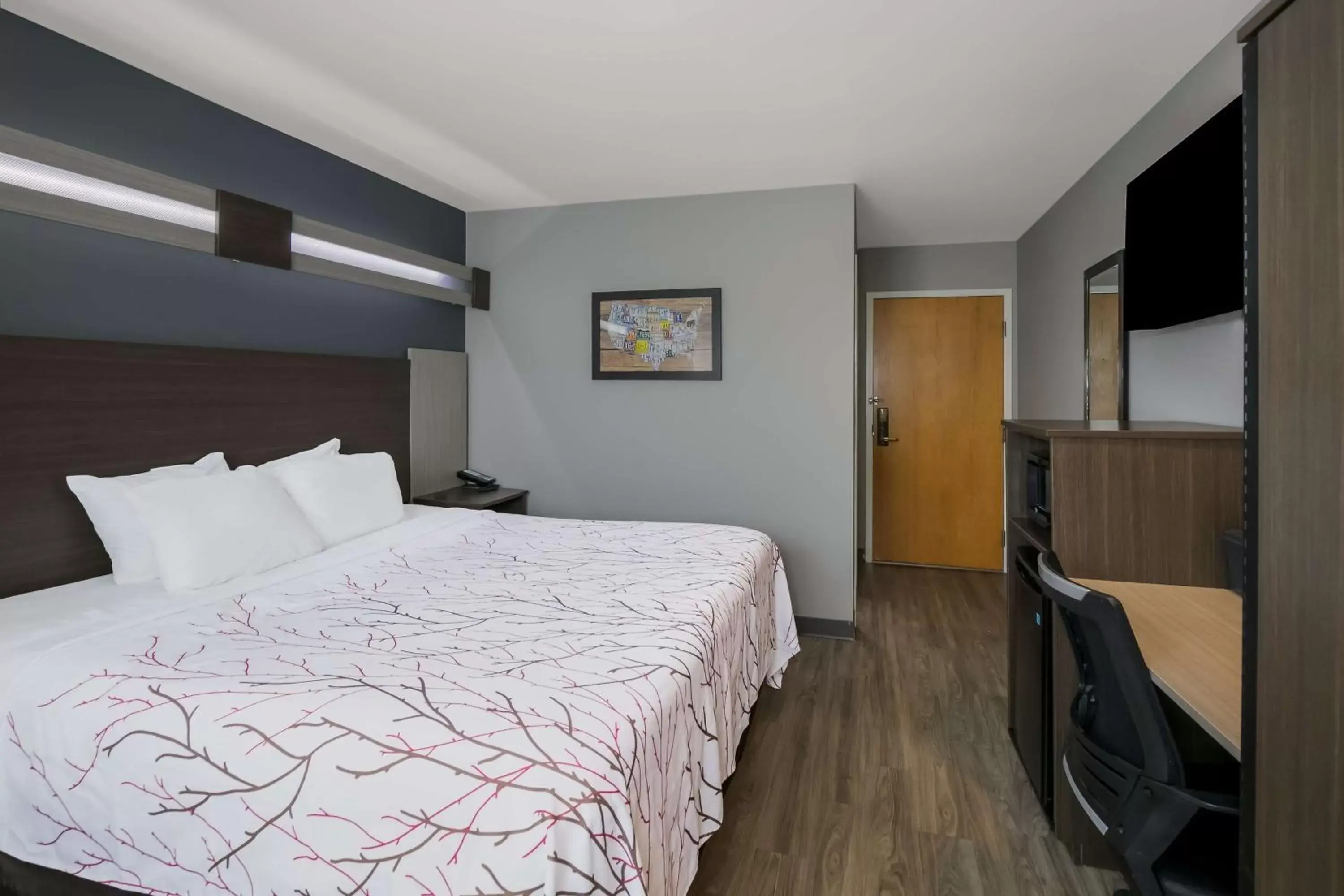 Bedroom, Bed in SureStay Plus Hotel by Best Western Sevierville