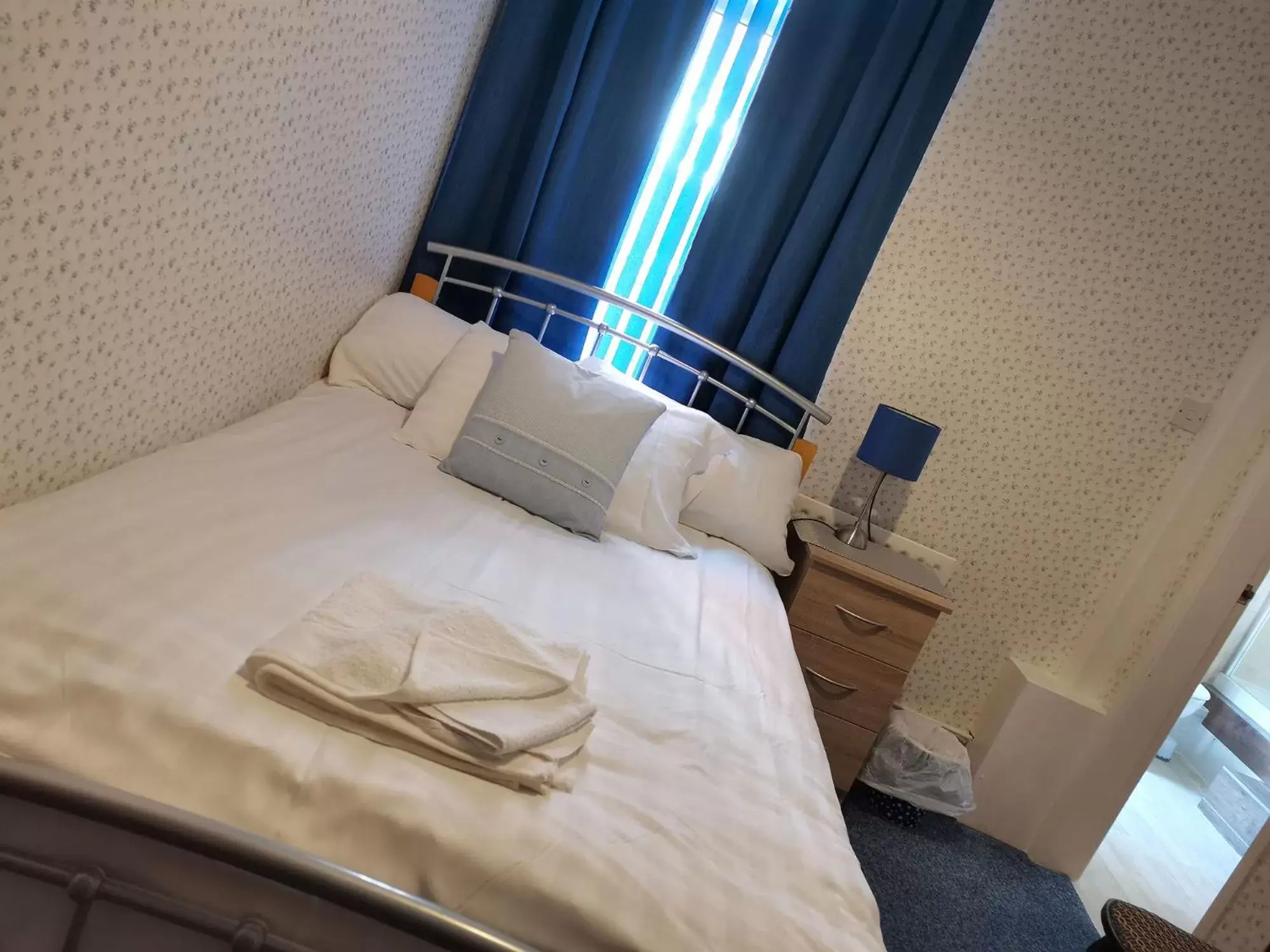 Bedroom, Bed in Sherwood Hotel