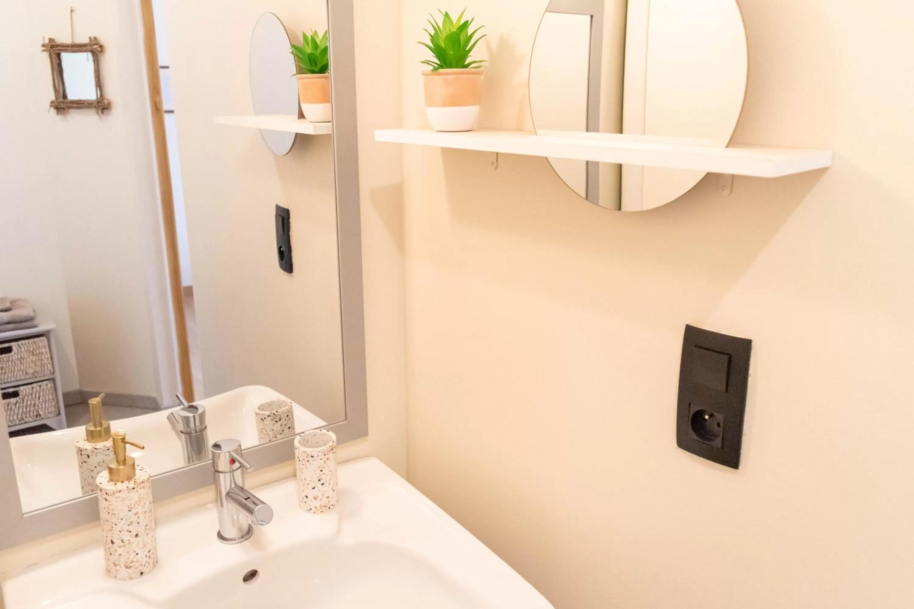 Bathroom in La Fée Maison