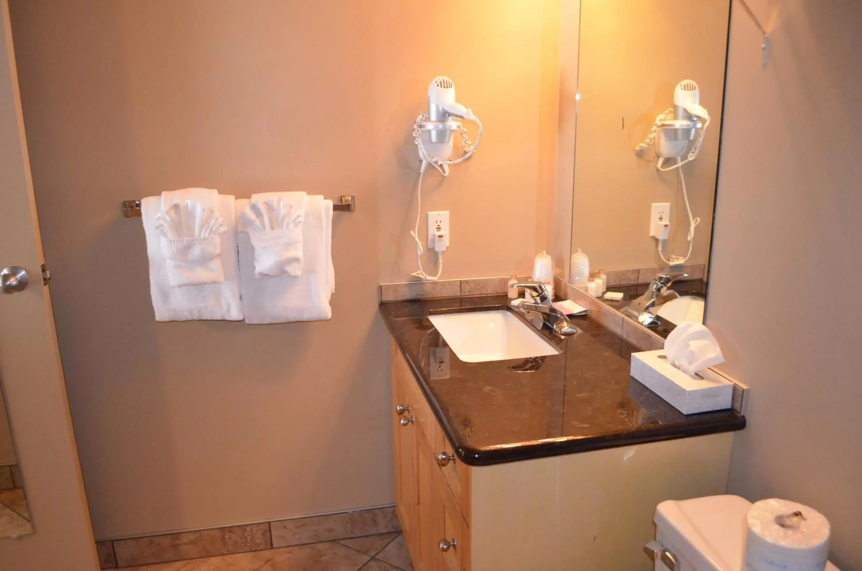 Bathroom in Waterton Lakes Lodge Resort