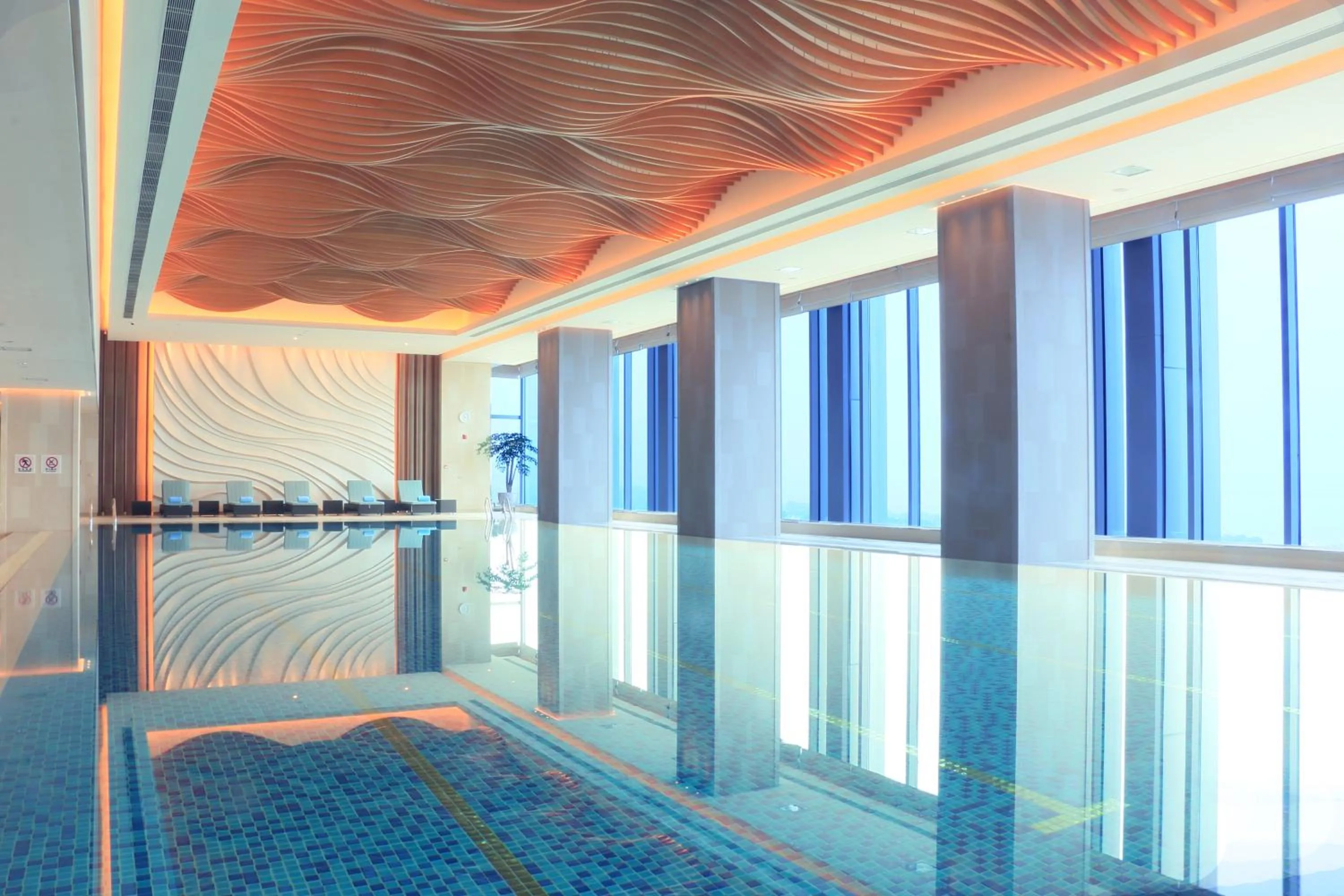 Bathroom in Shangri-La Nanchang丨All room offer river views Just one stop from the Pavilion of Prince Teng