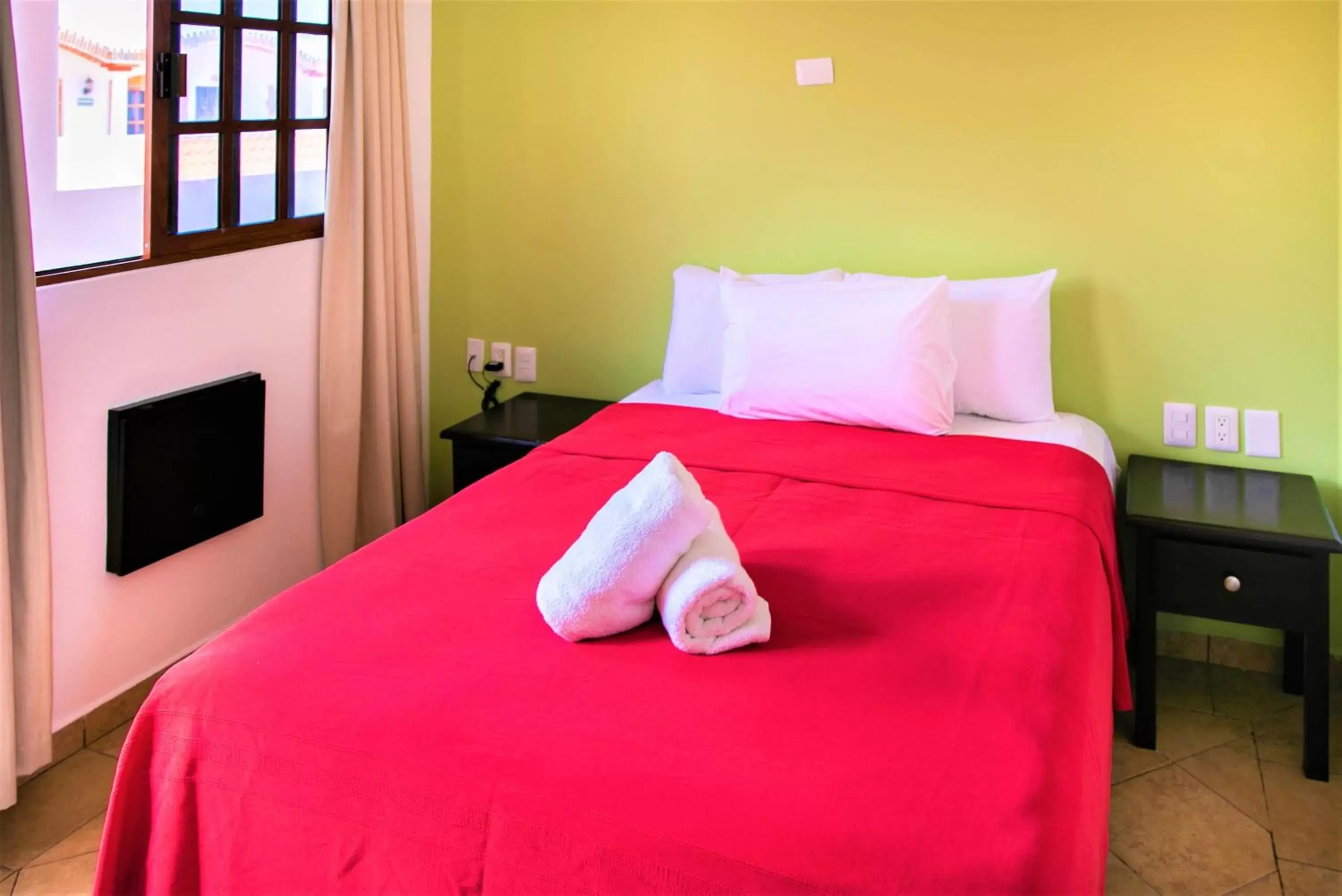 Bed in Hotel Colonial Playa del Carmen