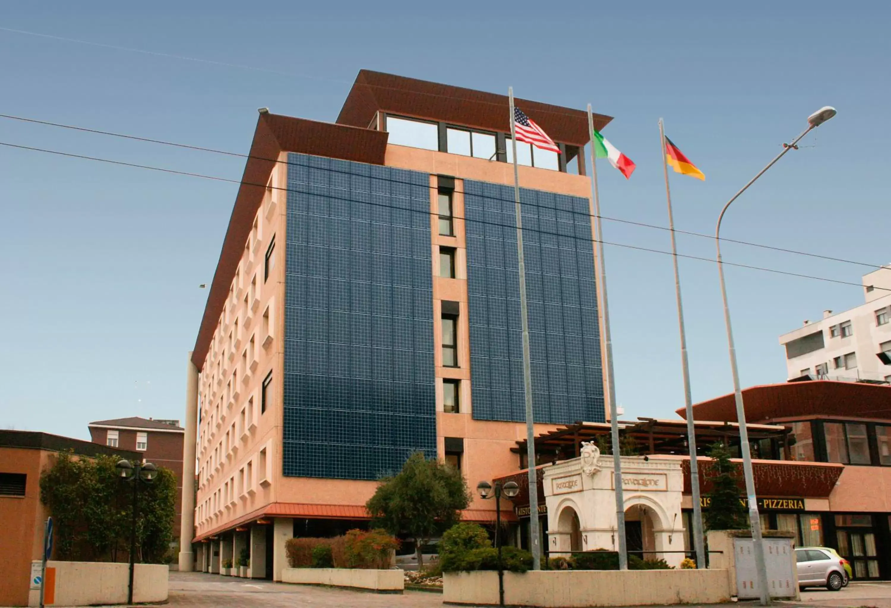 Facade/entrance, Property Building in iH Hotels Bologna Amadeus