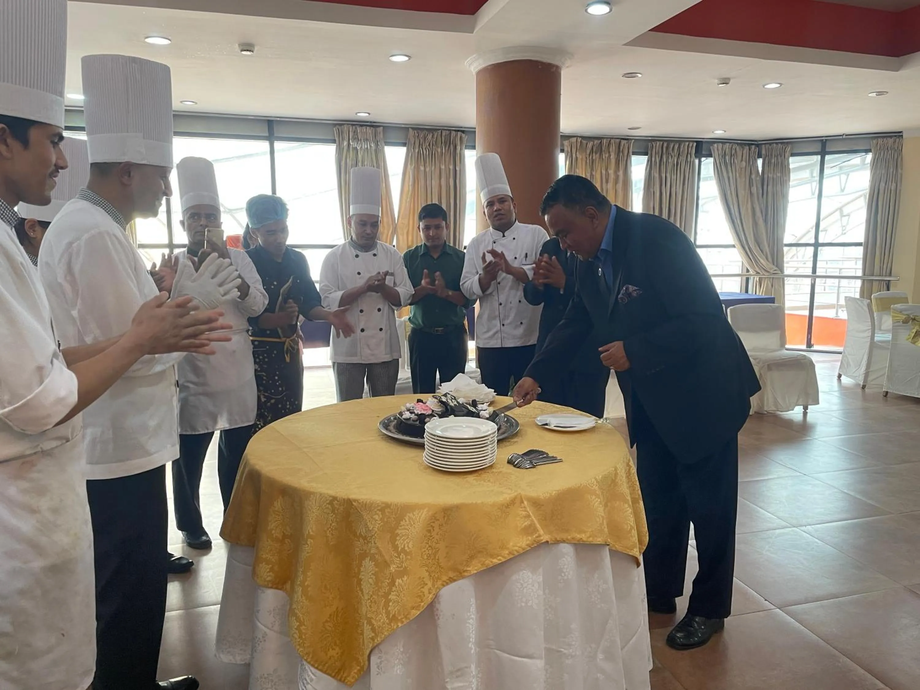 Restaurant/Places to Eat in Airport Hotel