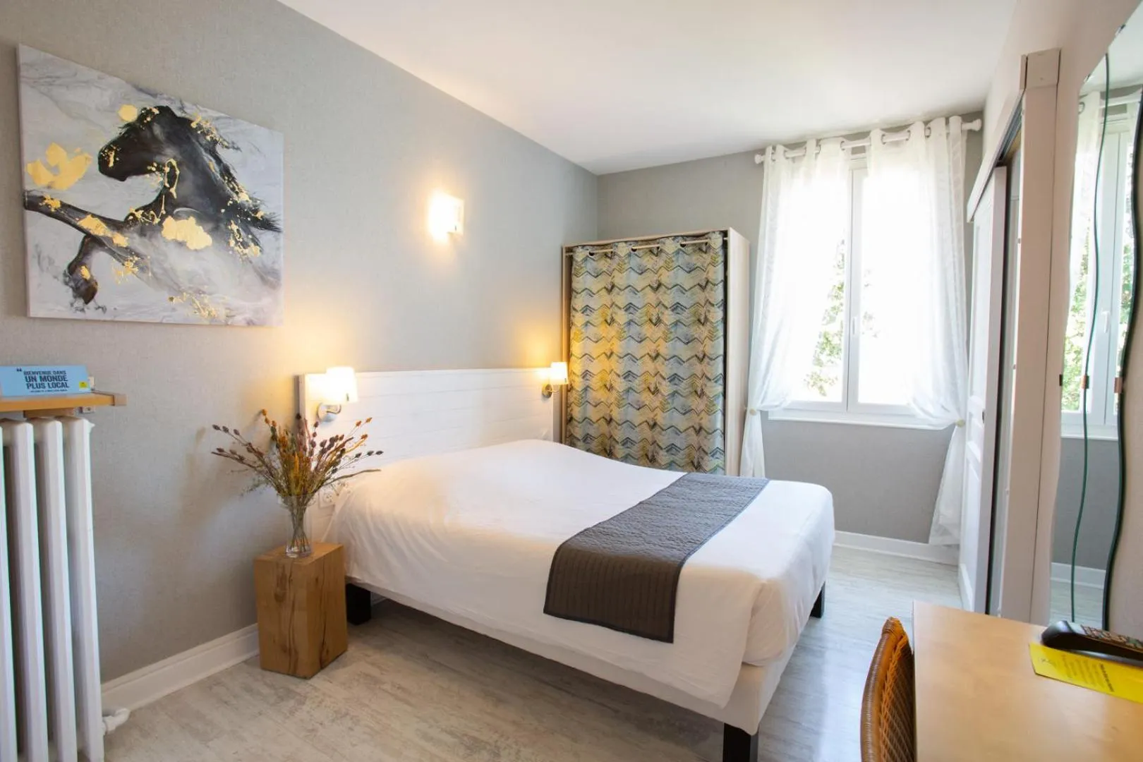 Photo of the whole room, Bed in Logis Hotel L'Occitan 2 étoiles