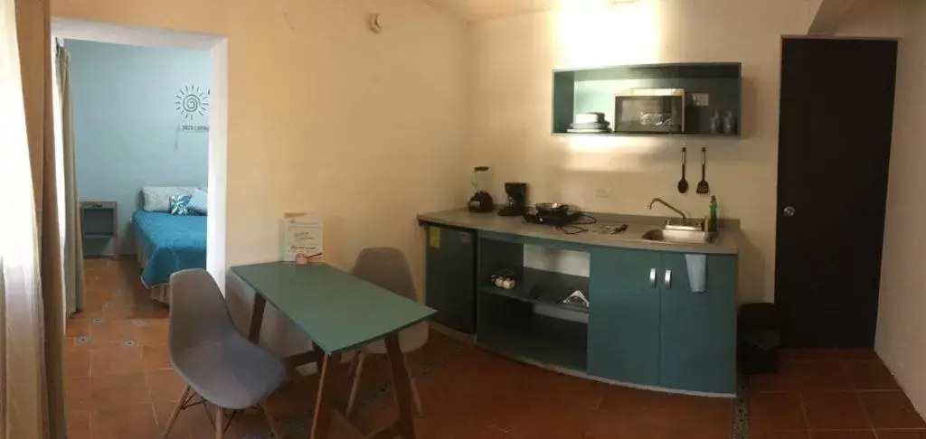 Kitchen/Kitchenette in Suites del Sureste - Mérida