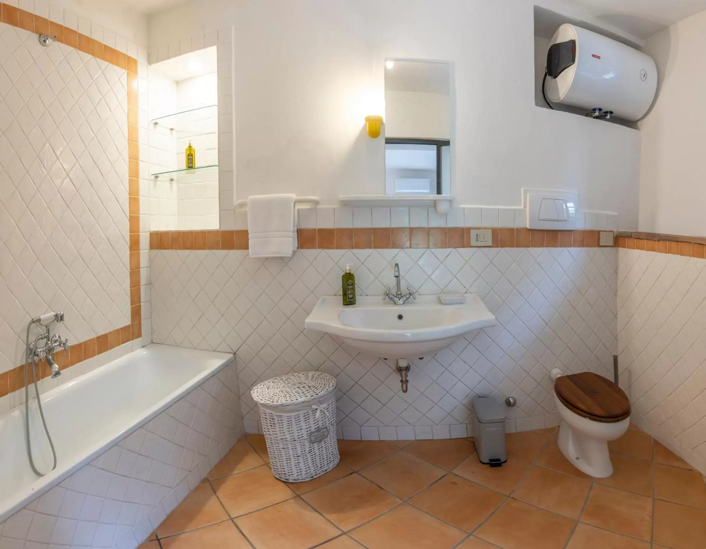 Bathroom in Frantoio Del Moscatello