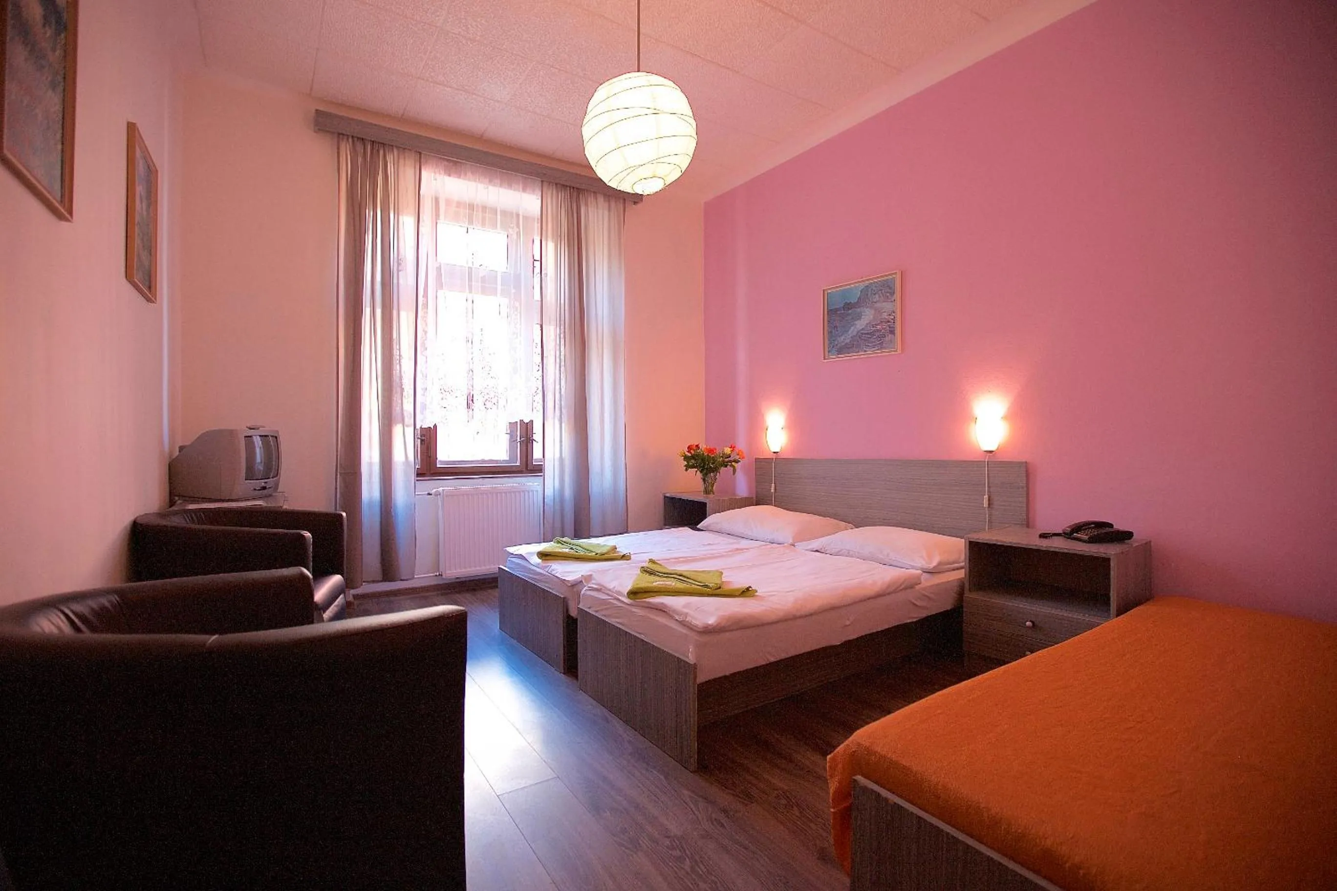 Living room, Bed in Hotel Olga