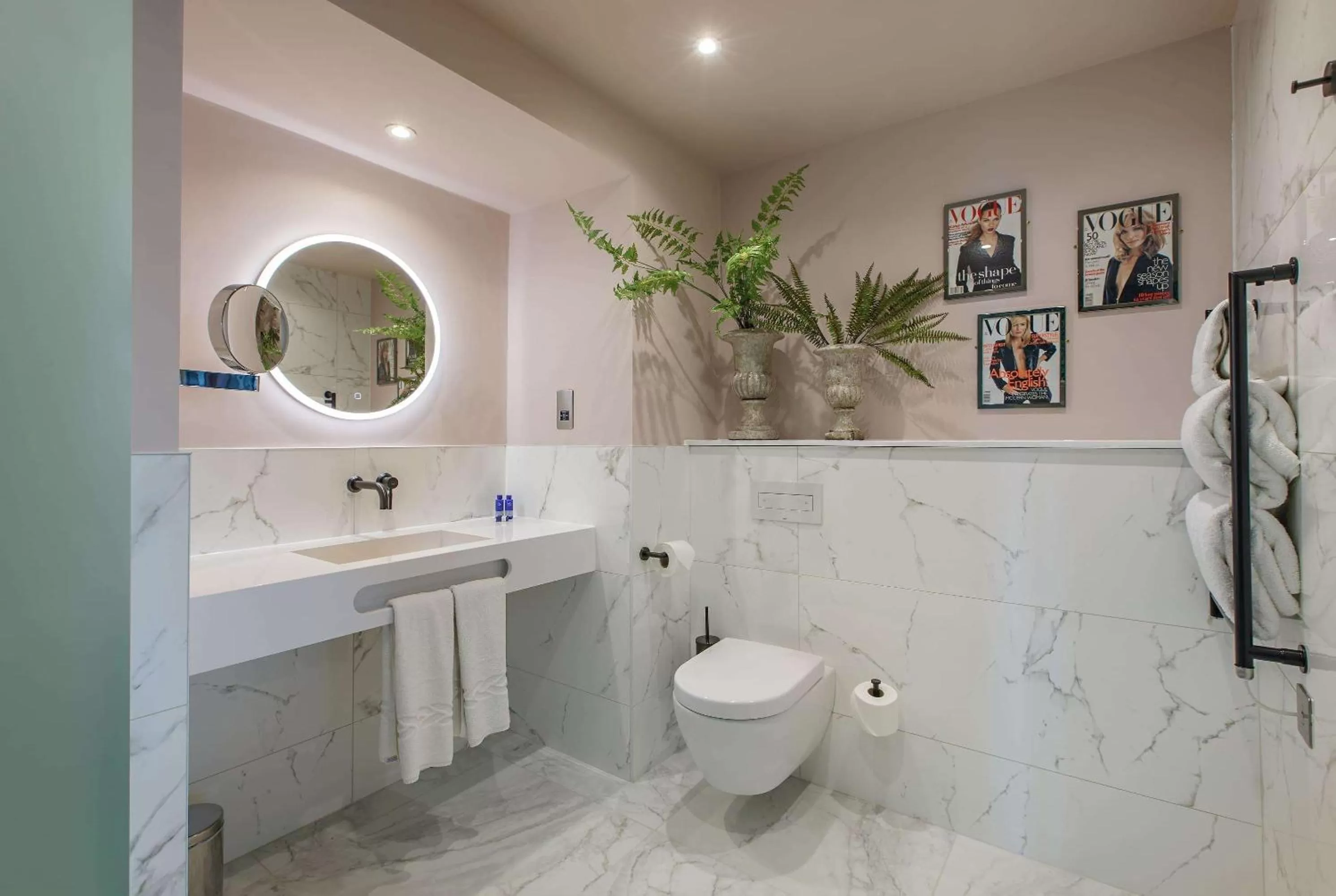 Bathroom in Waterfront Southport Hotel