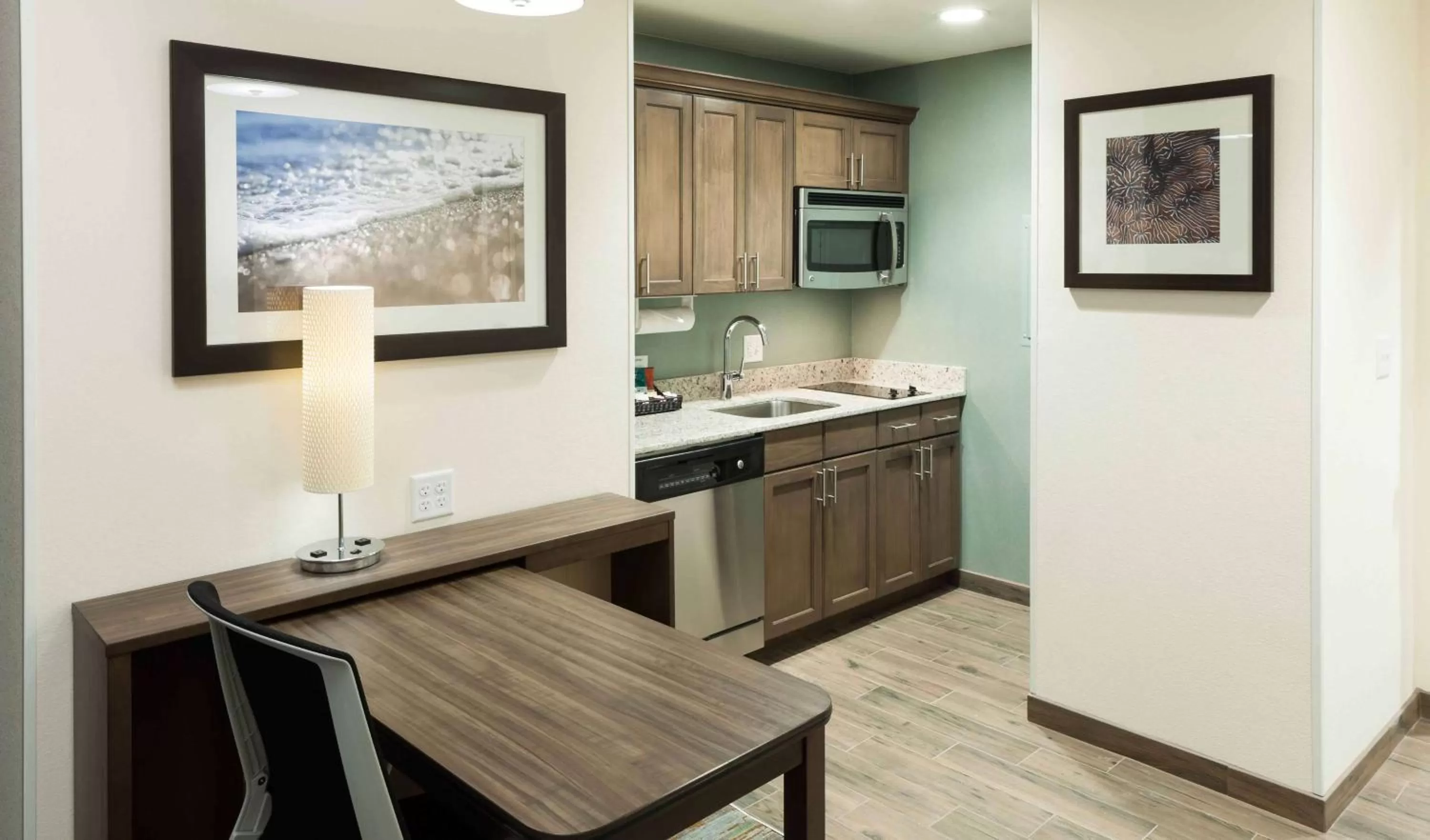 Kitchen or kitchenette in Homewood Suites by Hilton Cape Canaveral-Cocoa Beach