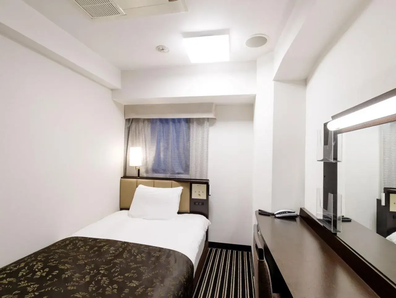 Bed in APA Hotel Ginza Kyobashi Tokyo Eki Yaesu Minamiguchi Bed in APA Hotel Ginza Kyobashi Tokyo Eki Yaesu Minamiguchi