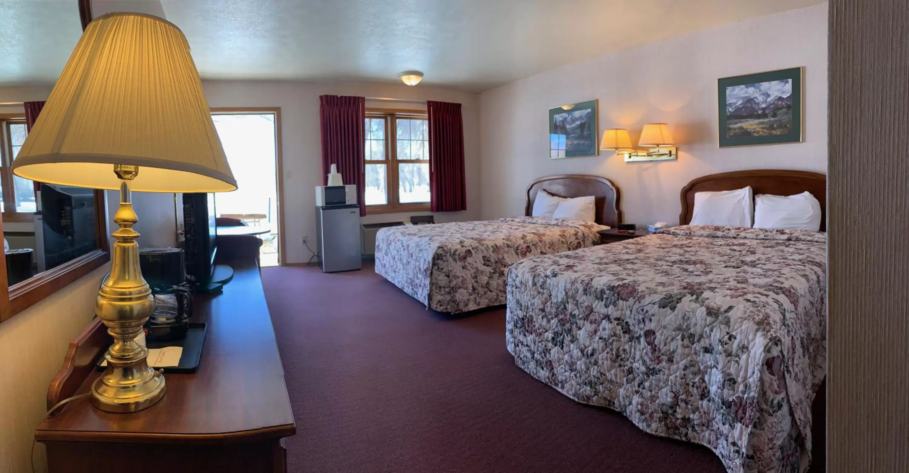 Photo of the whole room, Bed in The Gunnison Inn at Dos Rios Golf Course