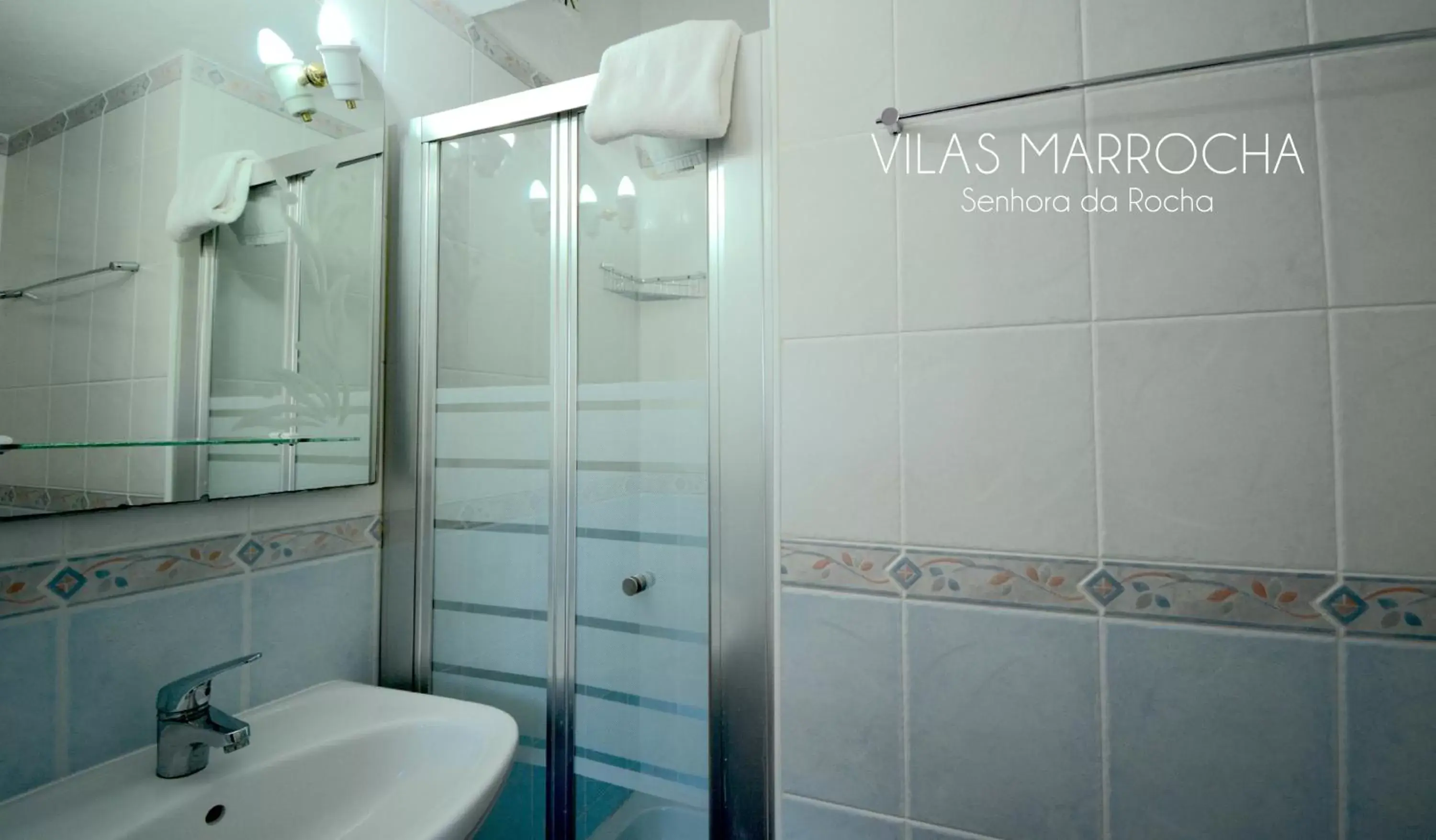 Shower, Bathroom in Vilas Marrocha