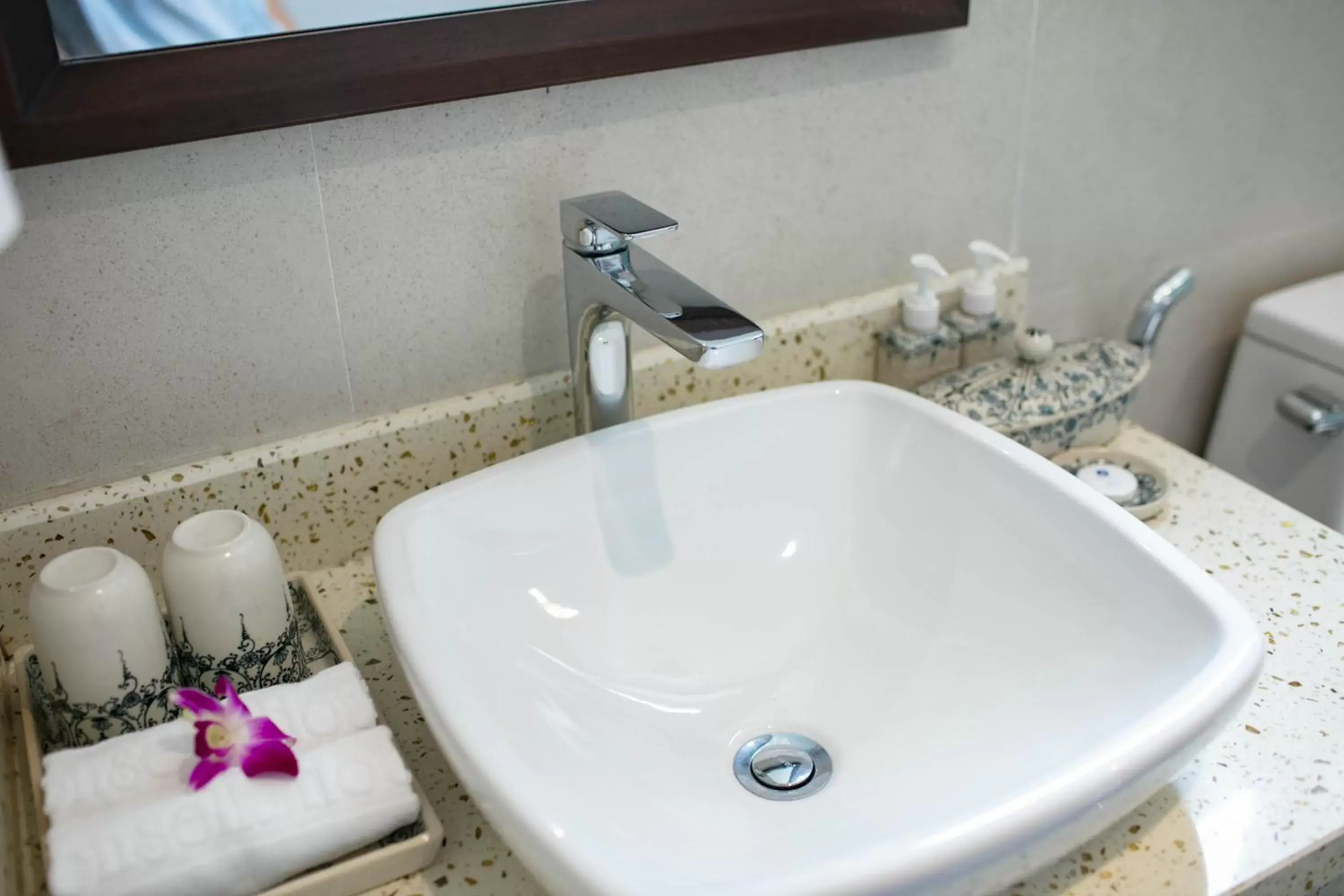 Bathroom in Bonsella Hotel