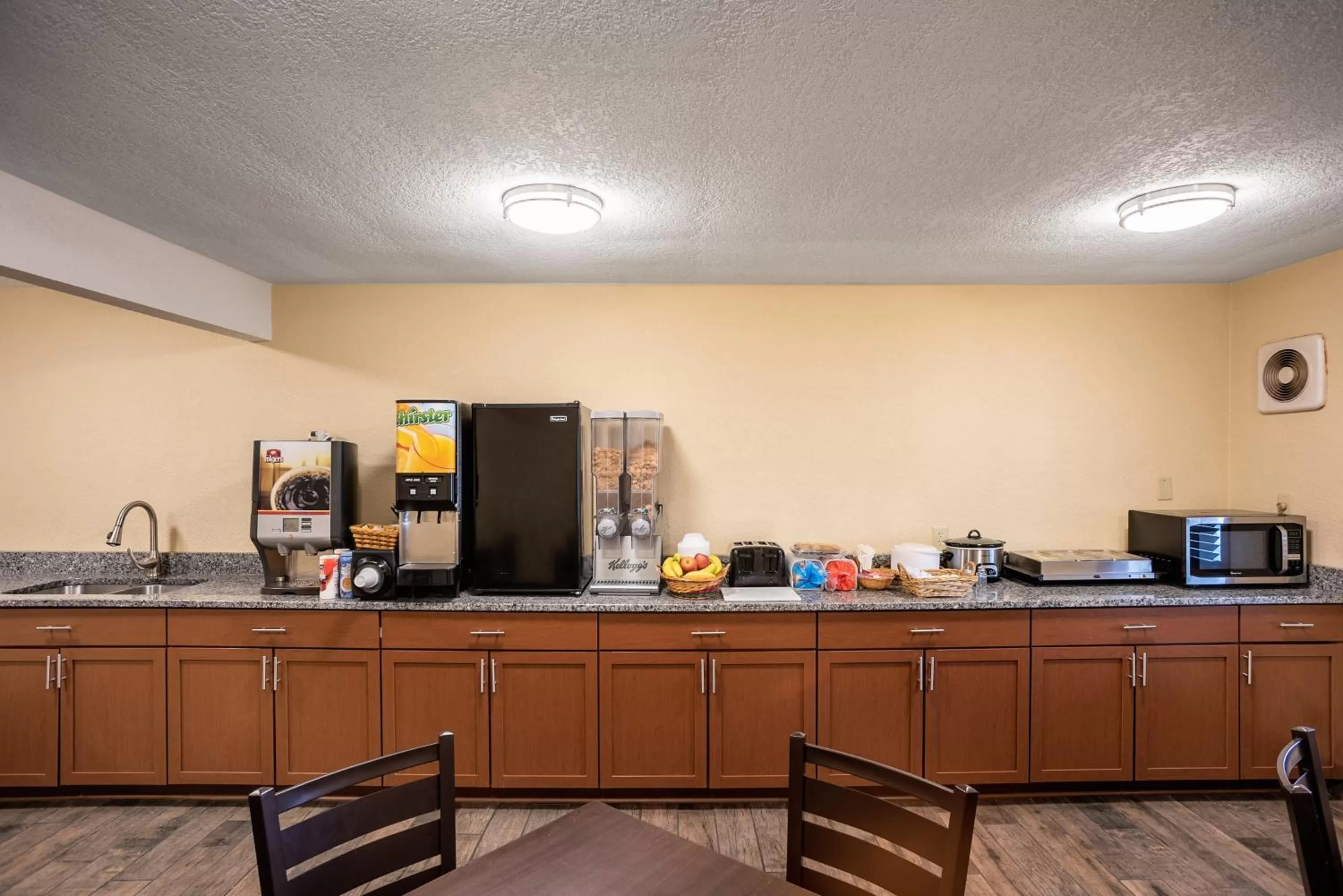 Breakfast in Red Roof Inn Des Moines