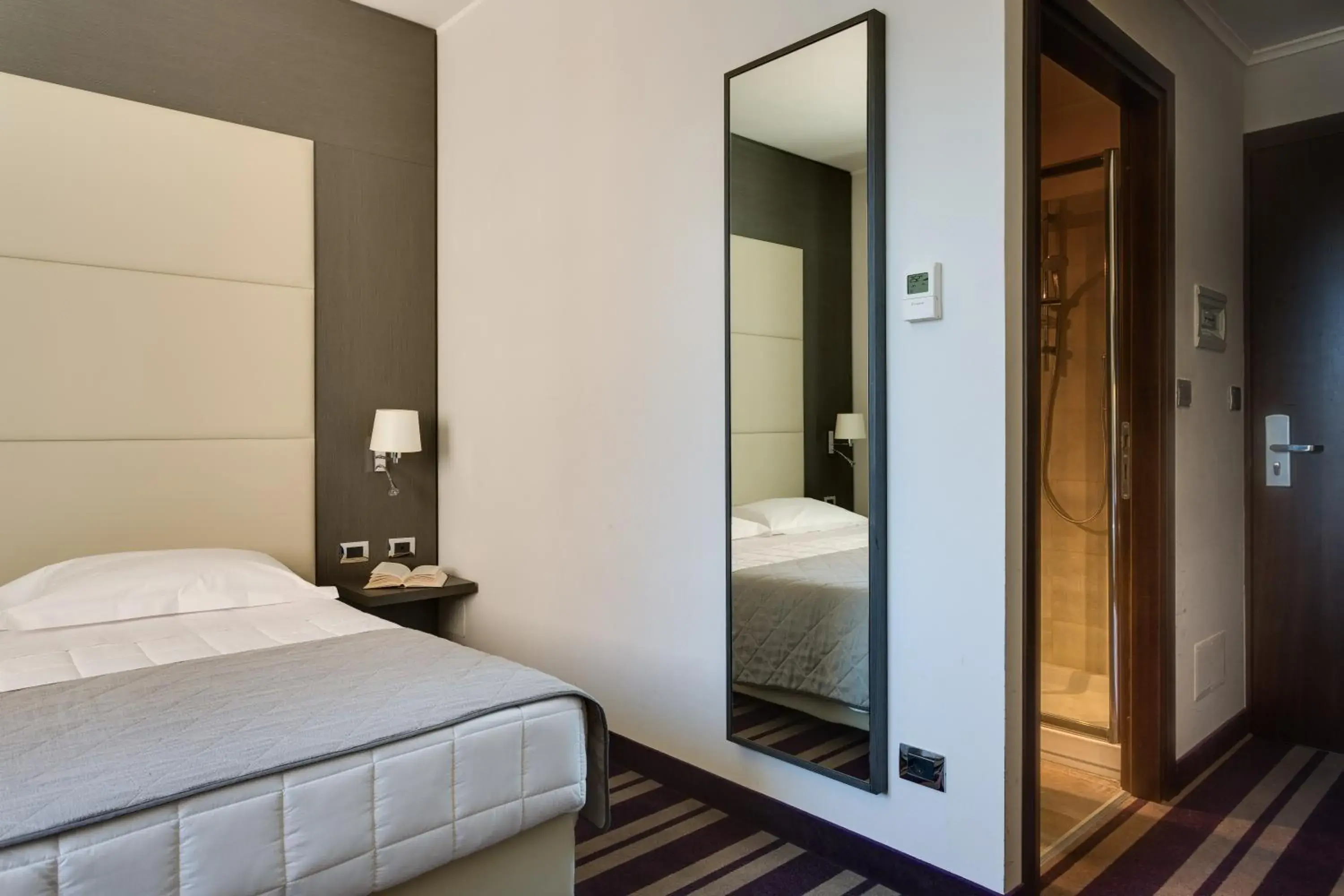 Photo of the whole room, Bed in Quality Hotel Green Palace Photo of the whole room, Bed in Quality Hotel Green Palace