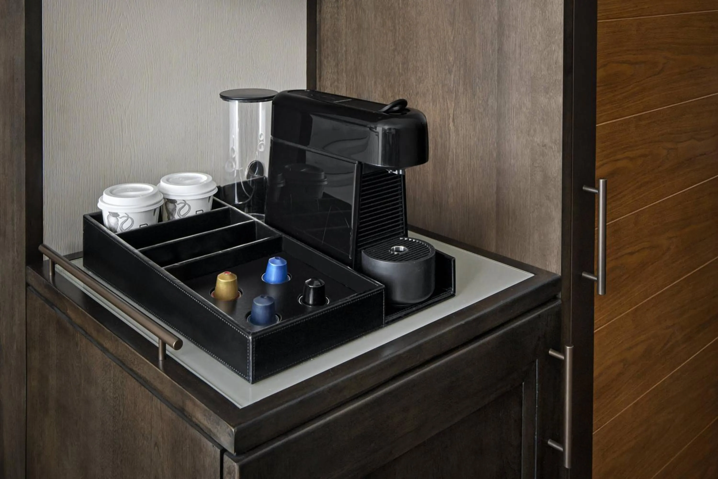 Lounge or bar in The Ben, Autograph Collection