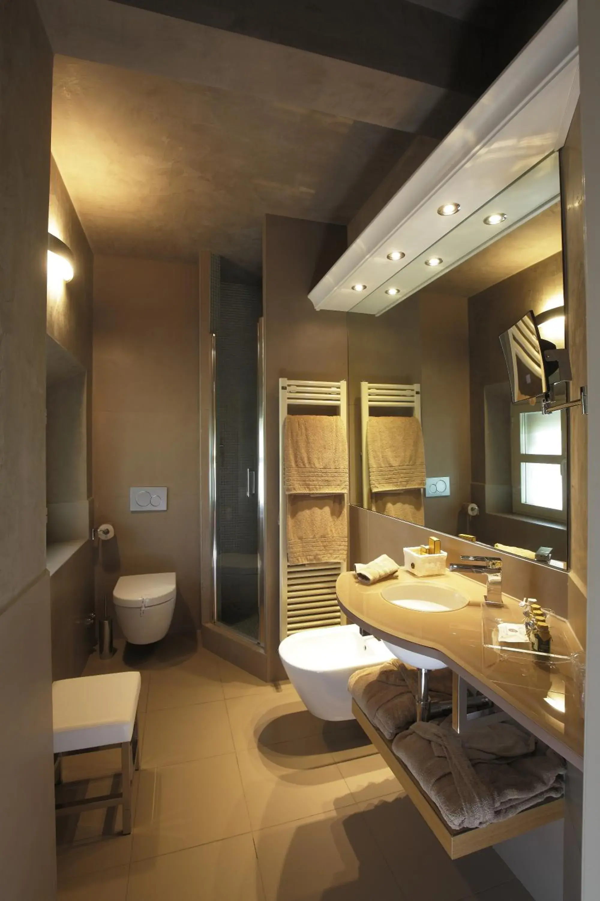 Bathroom in Albergo Celide