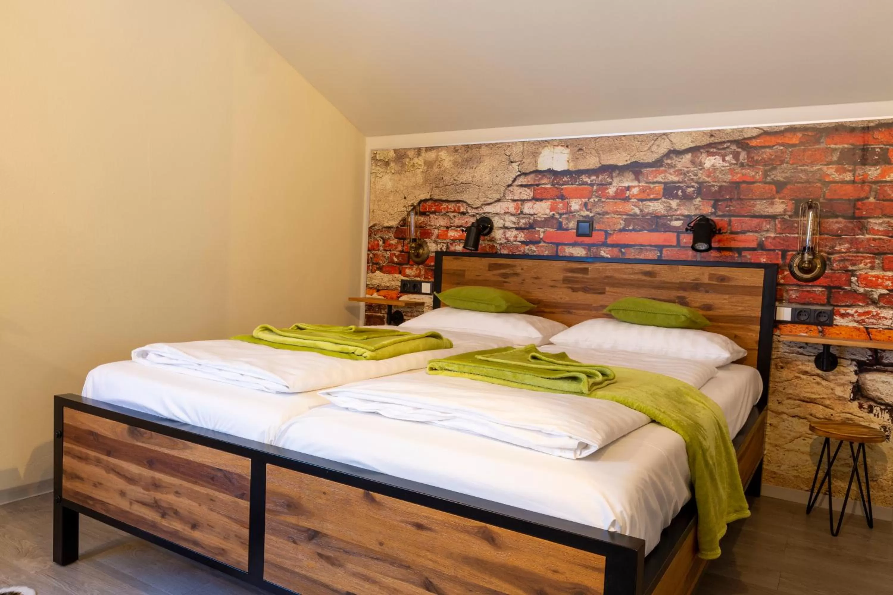 Property building, Bed in Hotel Restaurant Brigitte