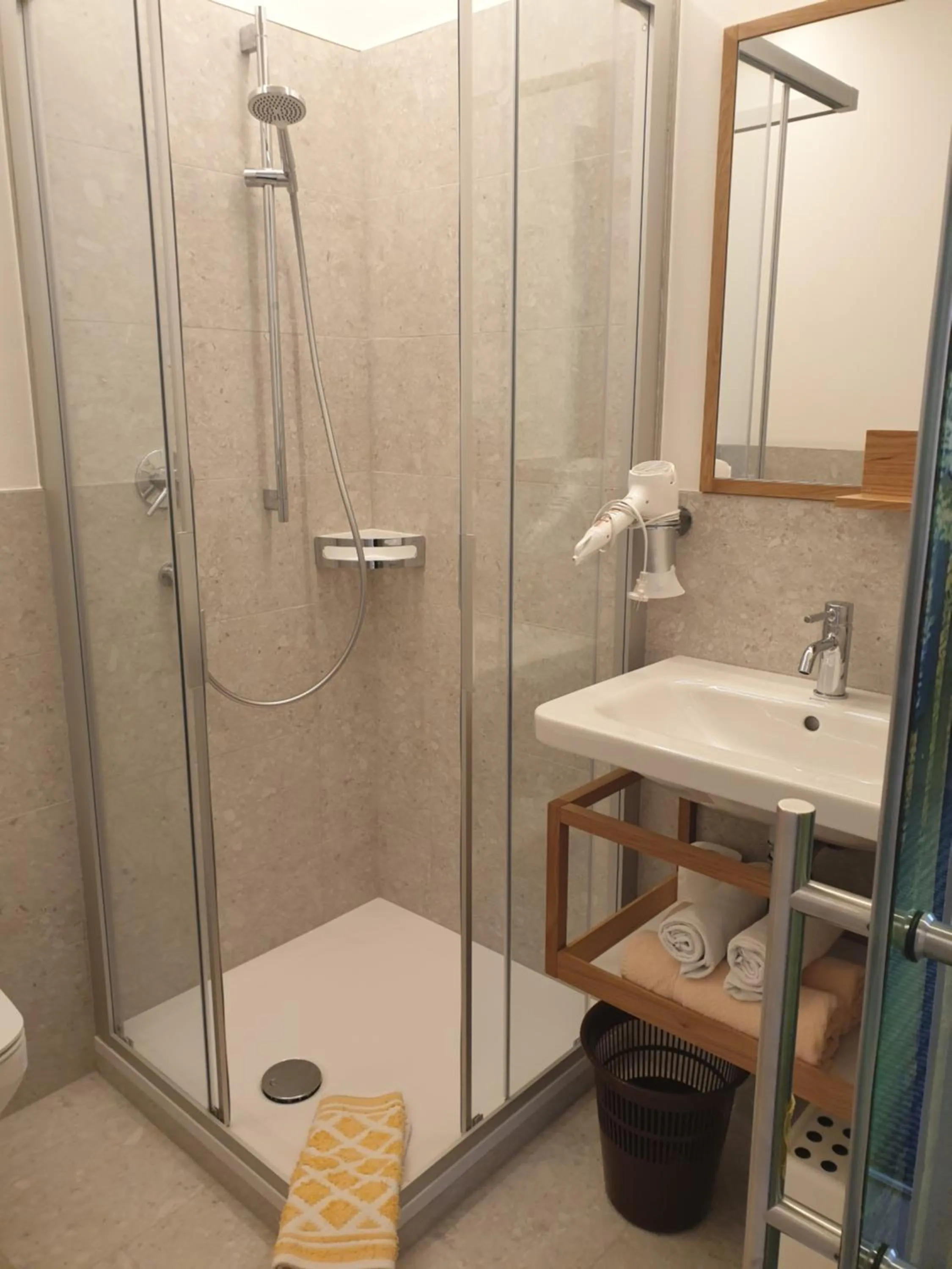 Bathroom in Bed&Breakfast Pension Hilpold