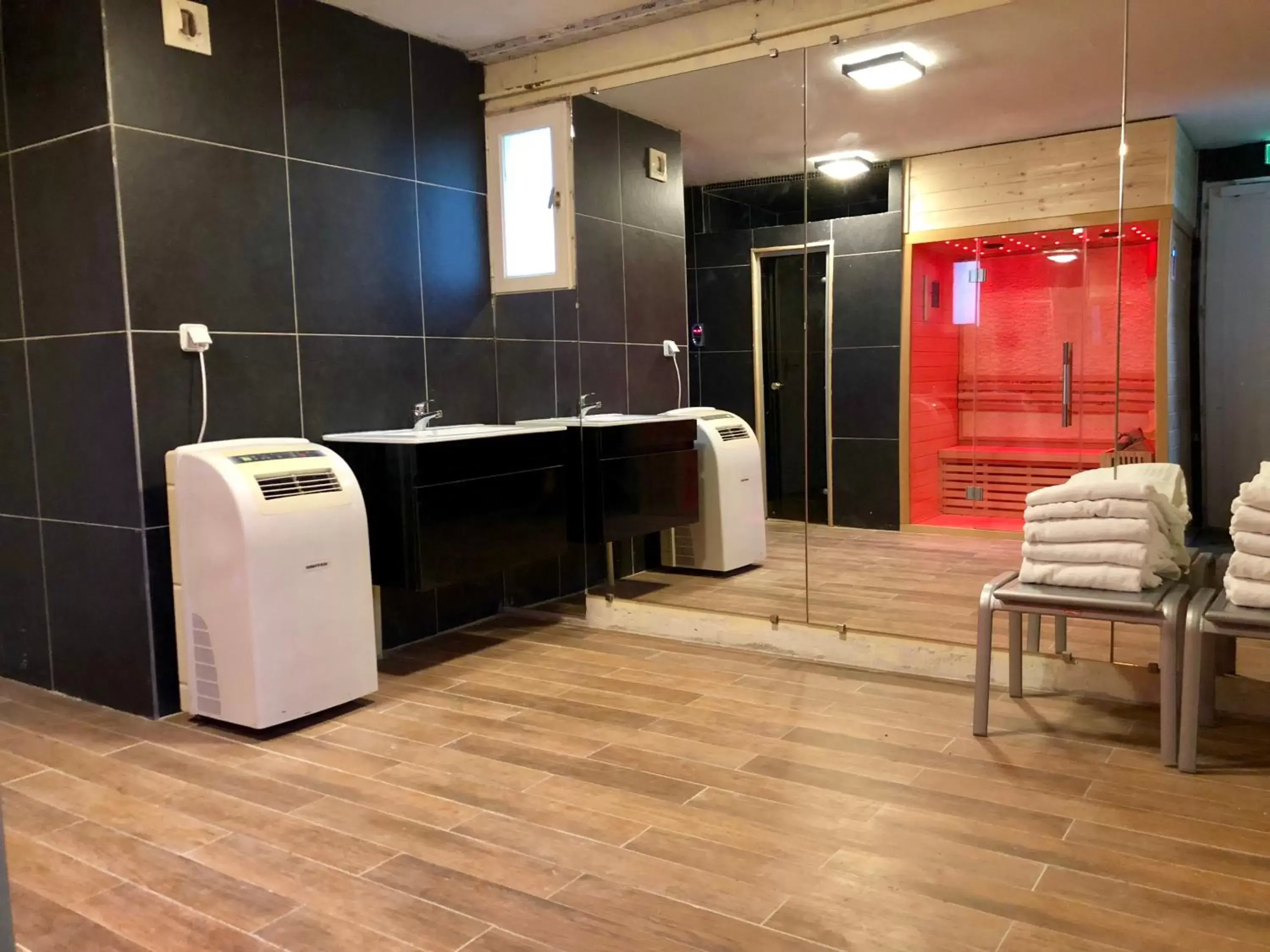 Sauna, Bathroom in Château de Sancy