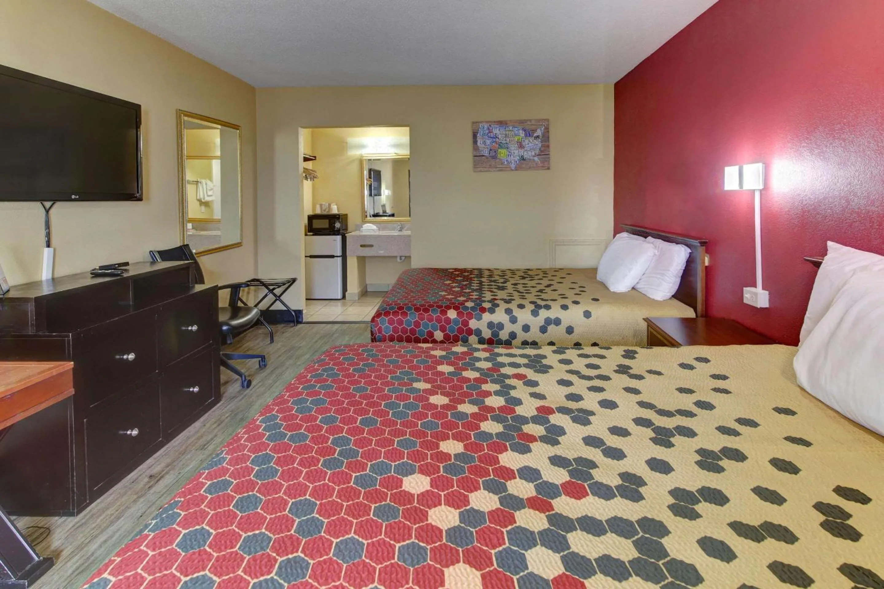 Bedroom, Bed in Econo Lodge Virginia Beach Town Center