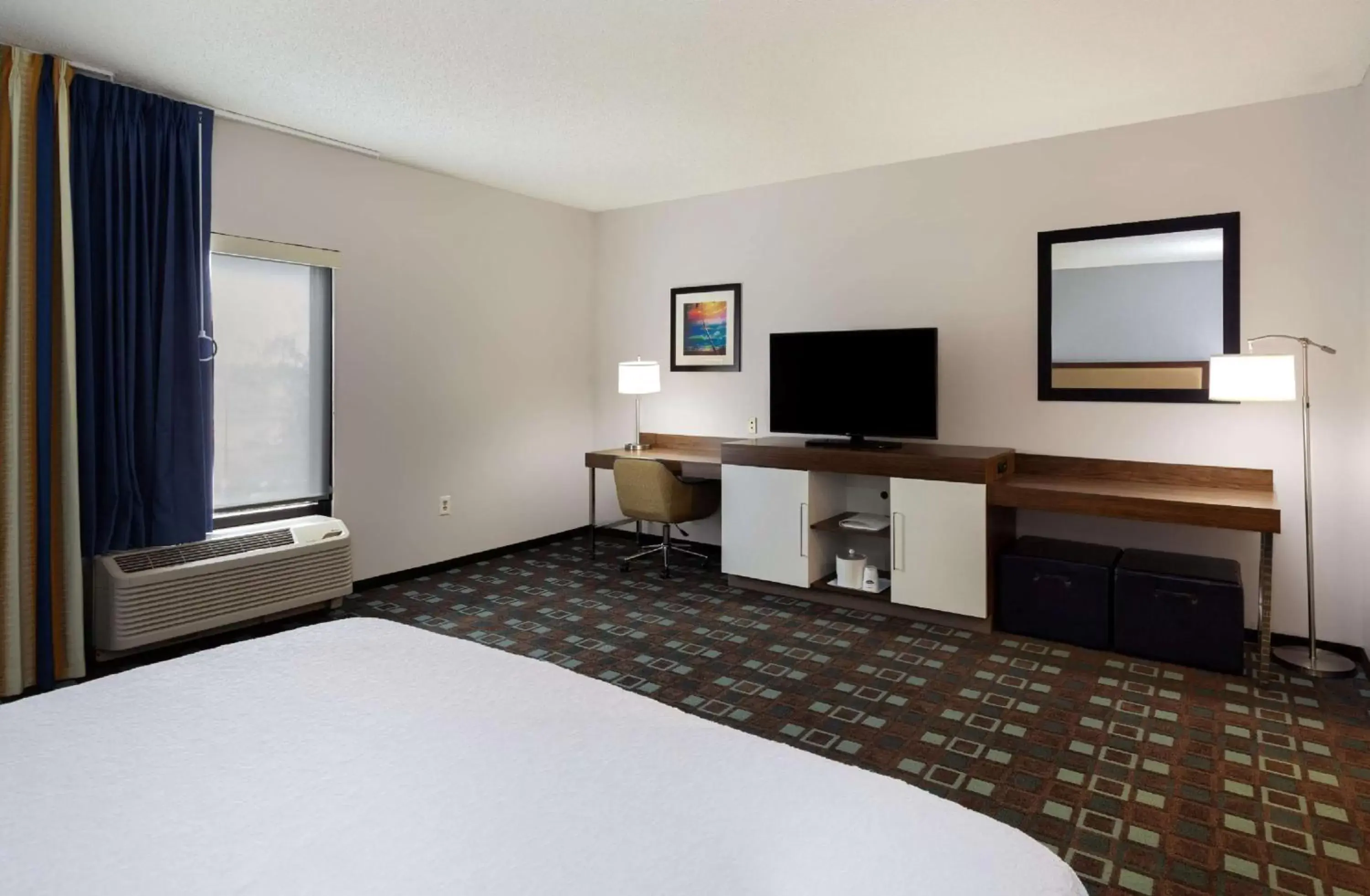 Bedroom, Bed in Hampton Inn by Hilton Spring Hill