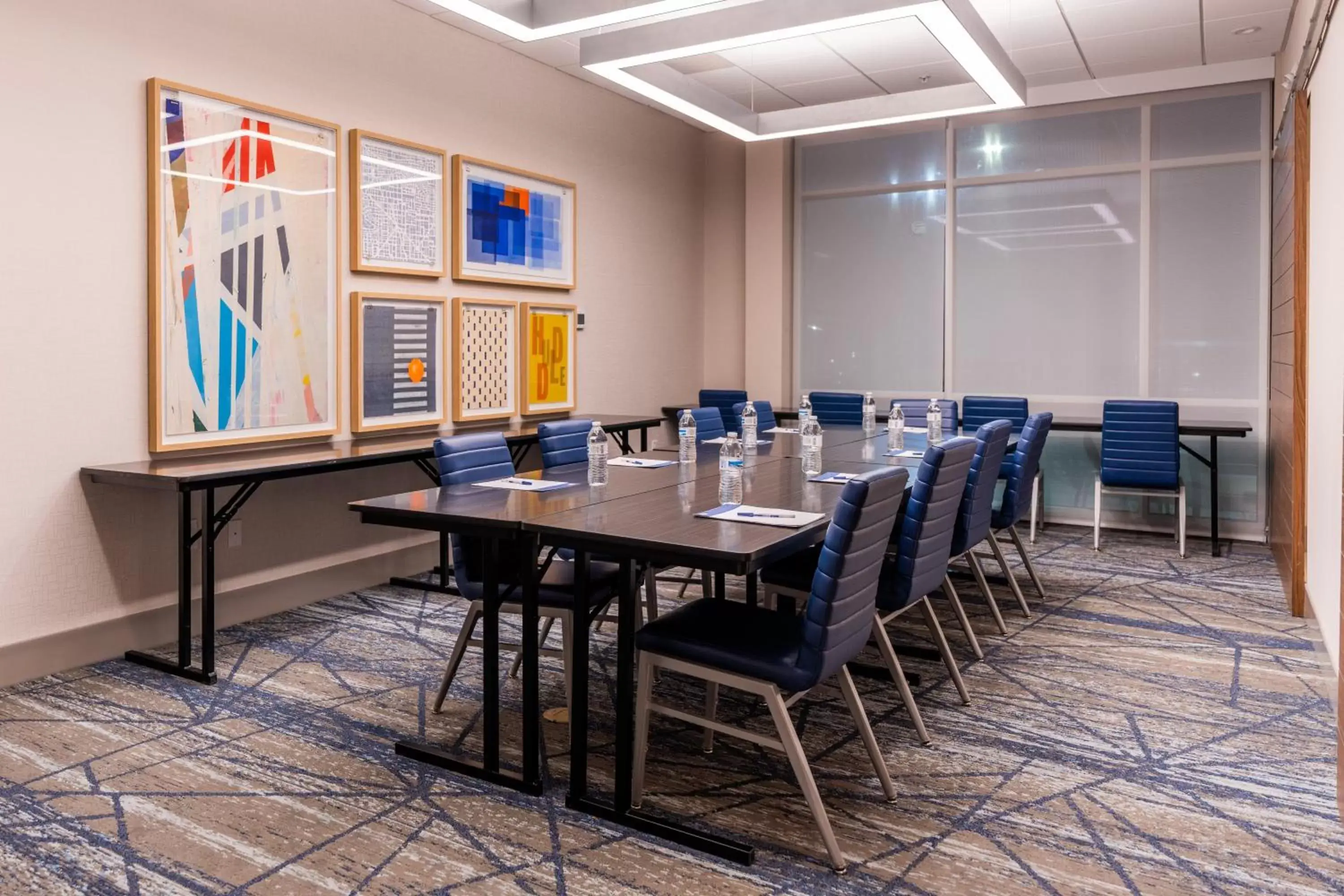 Meeting/conference room in Holiday Inn Express & Suites Charlottesville, an IHG Hotel