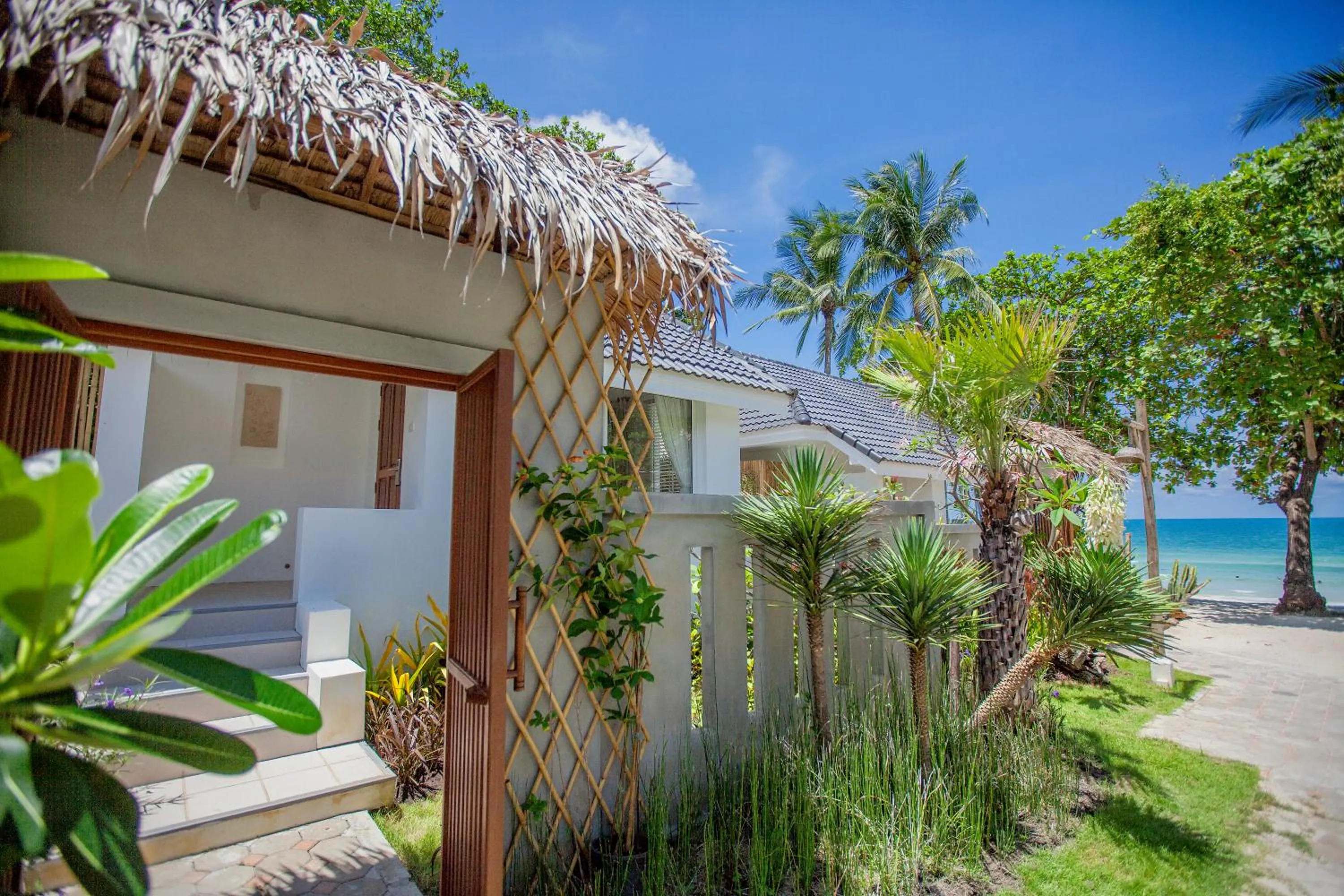 Facade/entrance in King's Garden Resort - SHA Plus