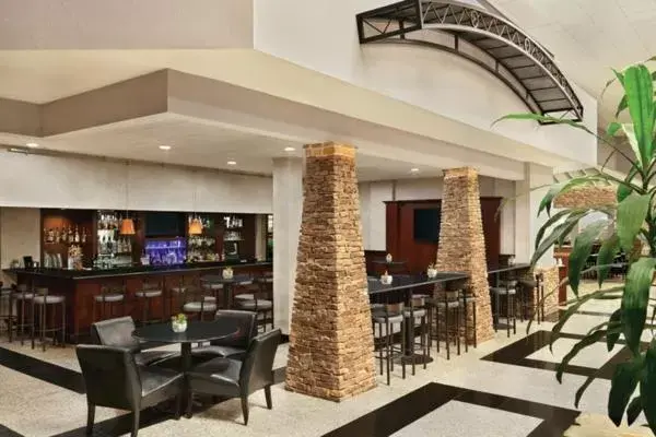 Restaurant/Places to Eat in Radisson Hotel North Fort Worth Fossil Creek