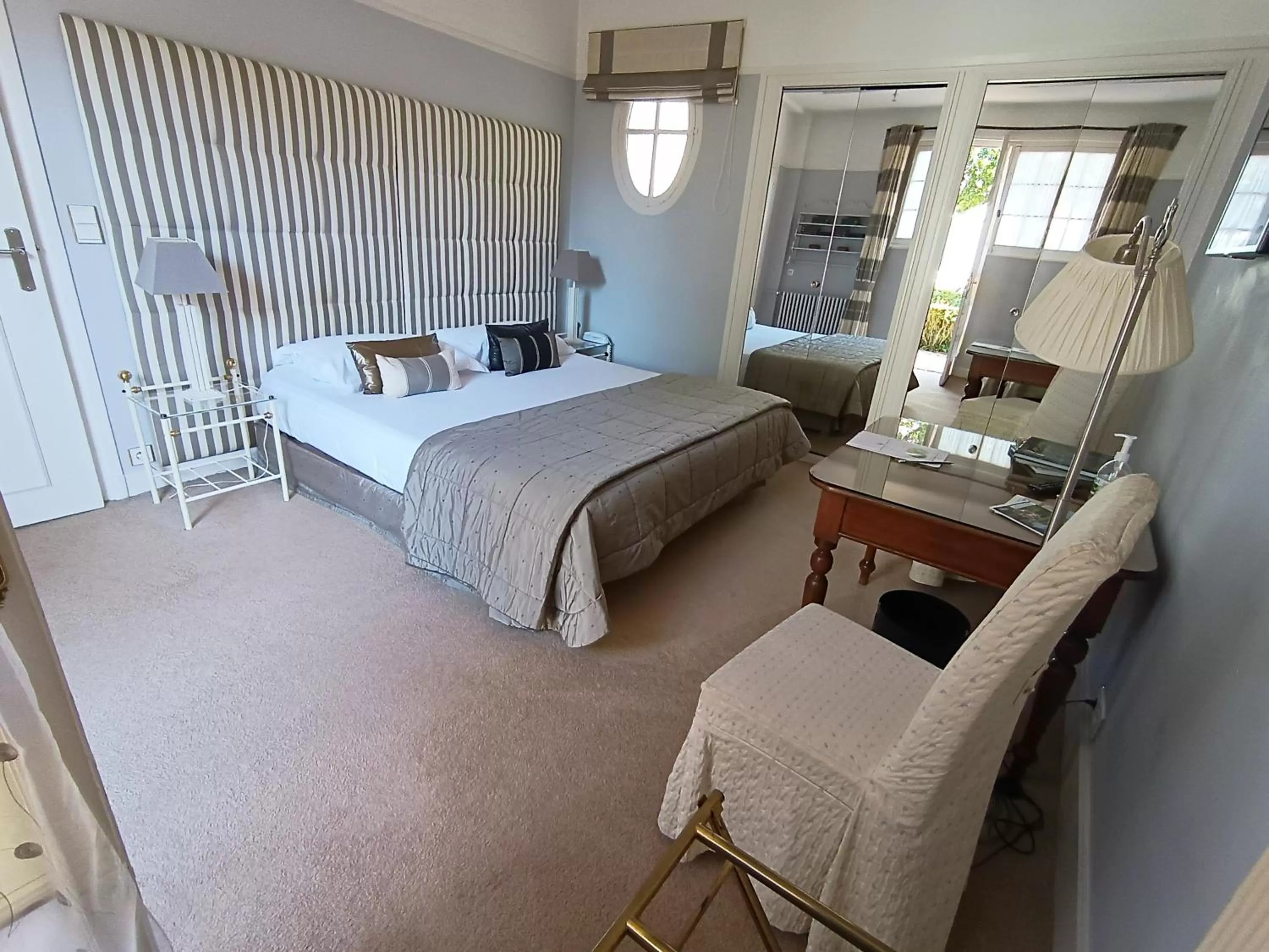 Bedroom, Bed in Chateau De Montreuil