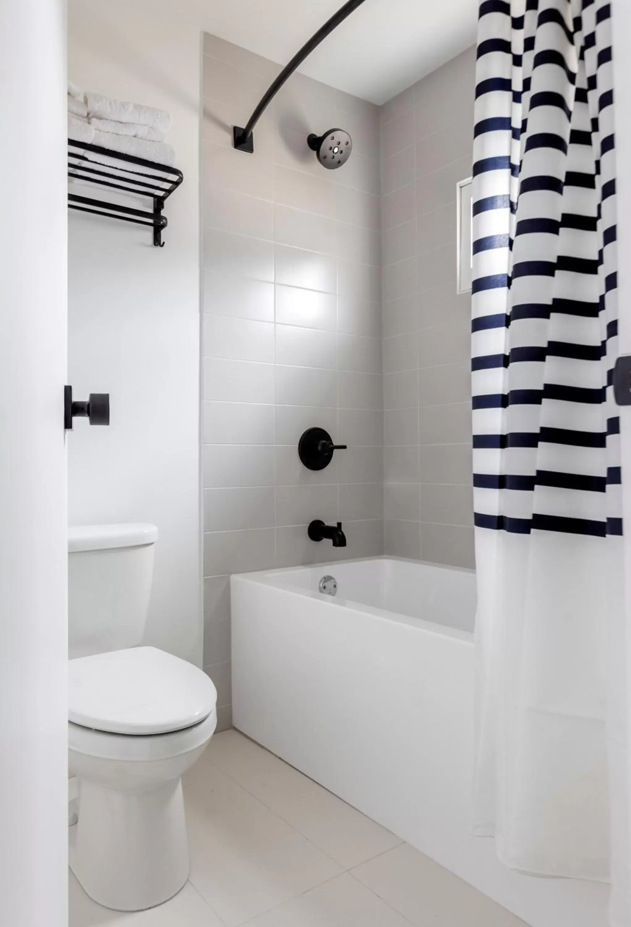 Shower, Bathroom in Kettle Valley Beach Resort