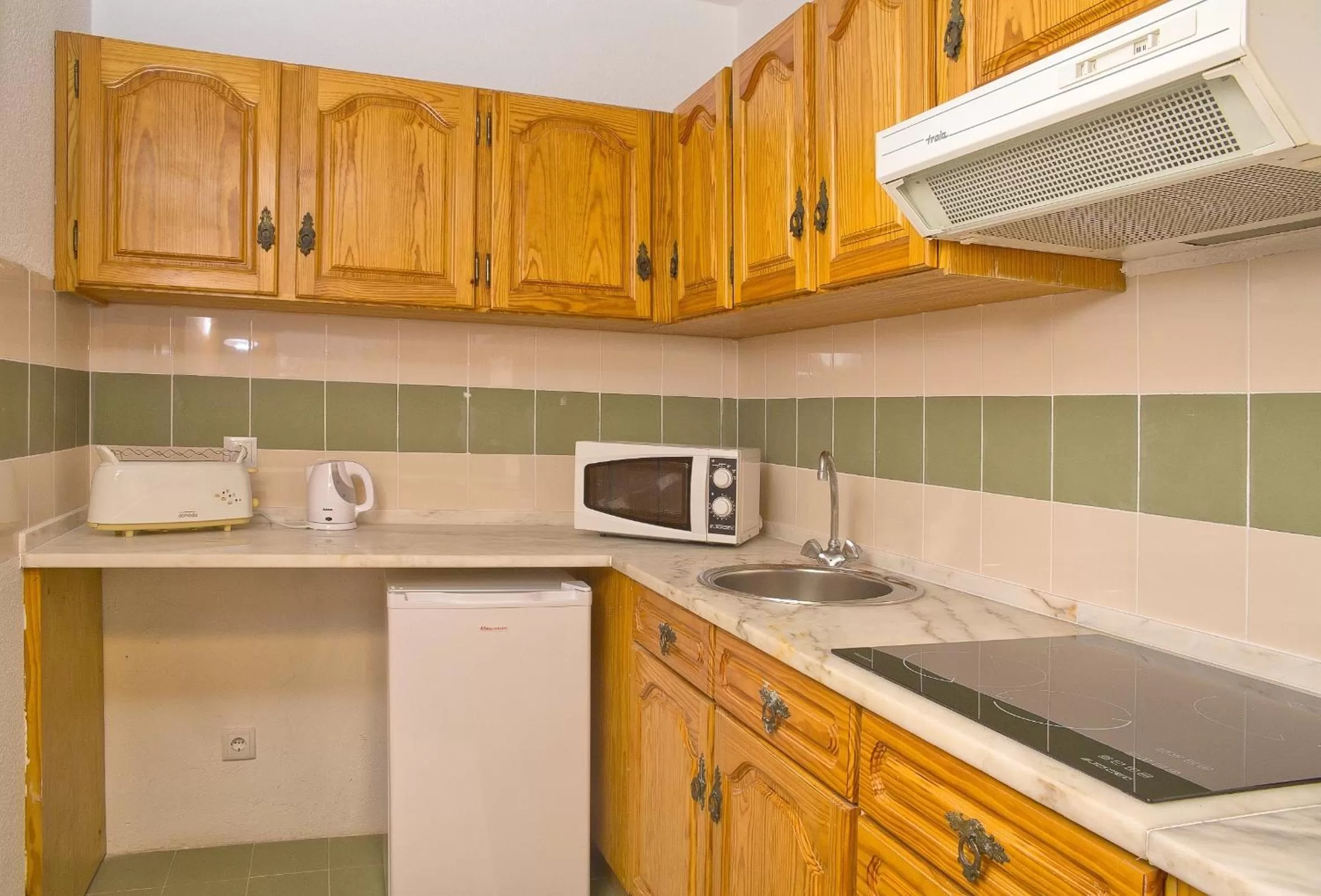 Kitchen or kitchenette in Ourabay Hotel Apartamento - Art & Holidays