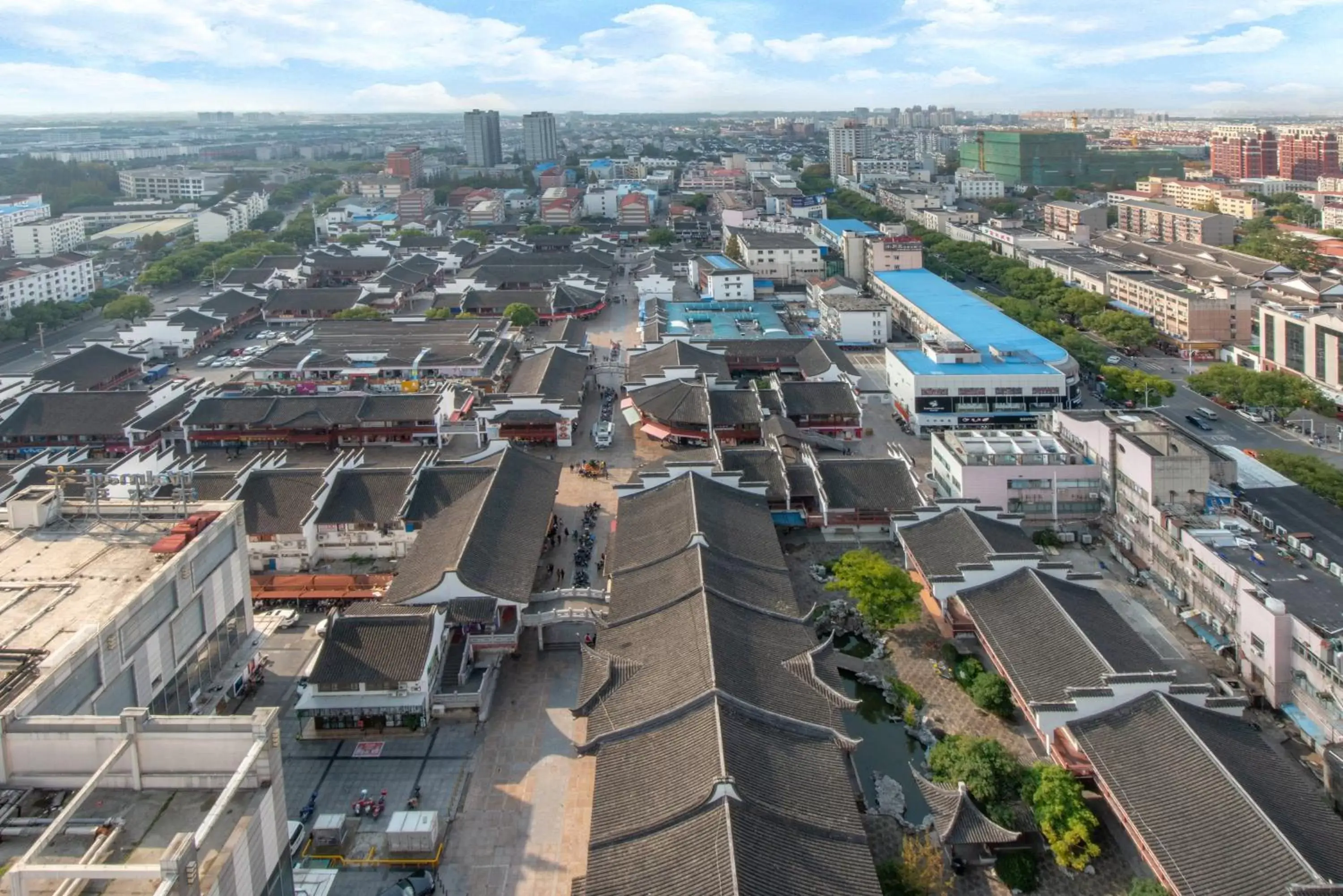 Property building, Bird's-eye View in Holiday Inn Shanghai Songjiang, an IHG Hotel - Miaoqian Street