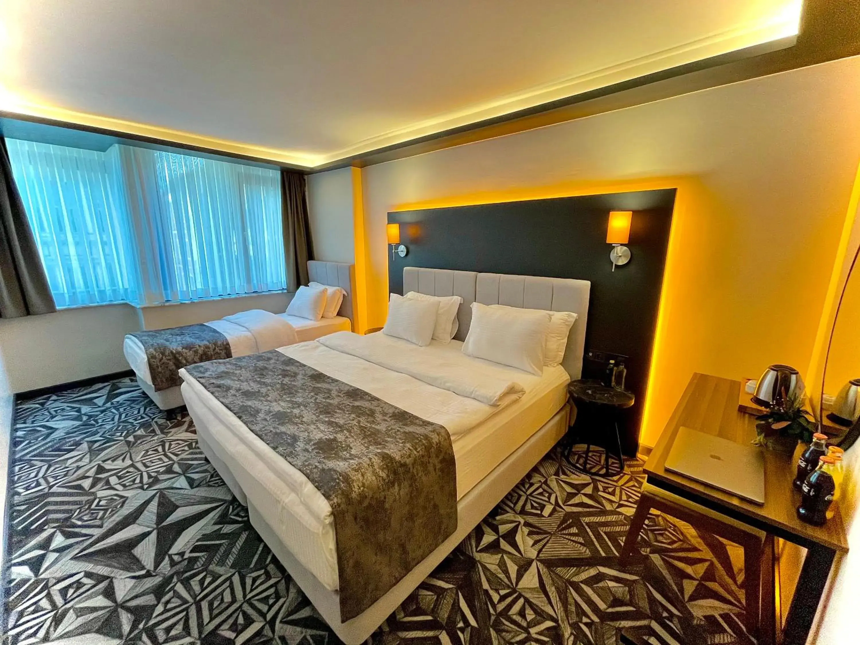 Bedroom, Bed in Weingart Istanbul