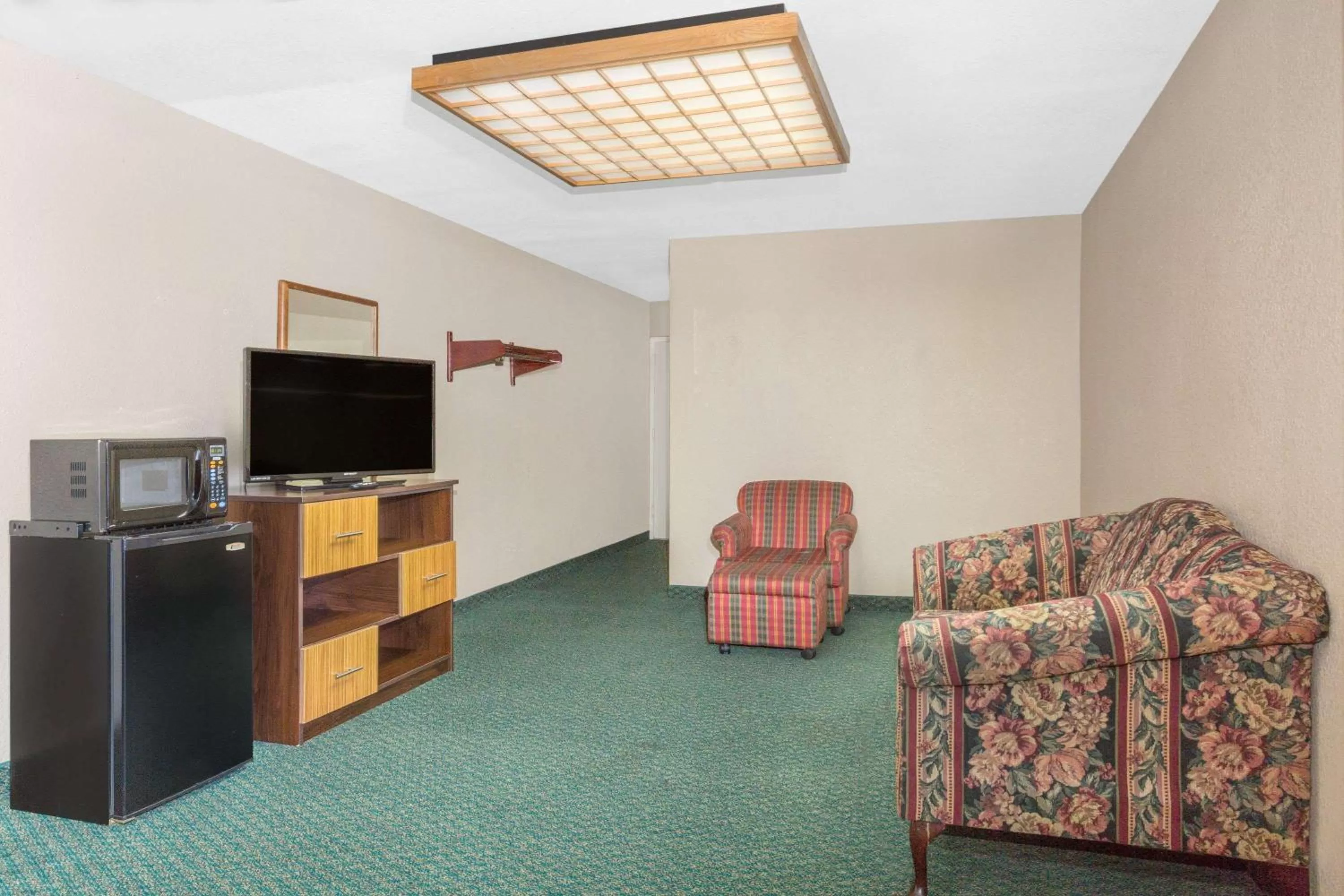 Photo of the whole room in Super 8 by Wyndham Bentonville