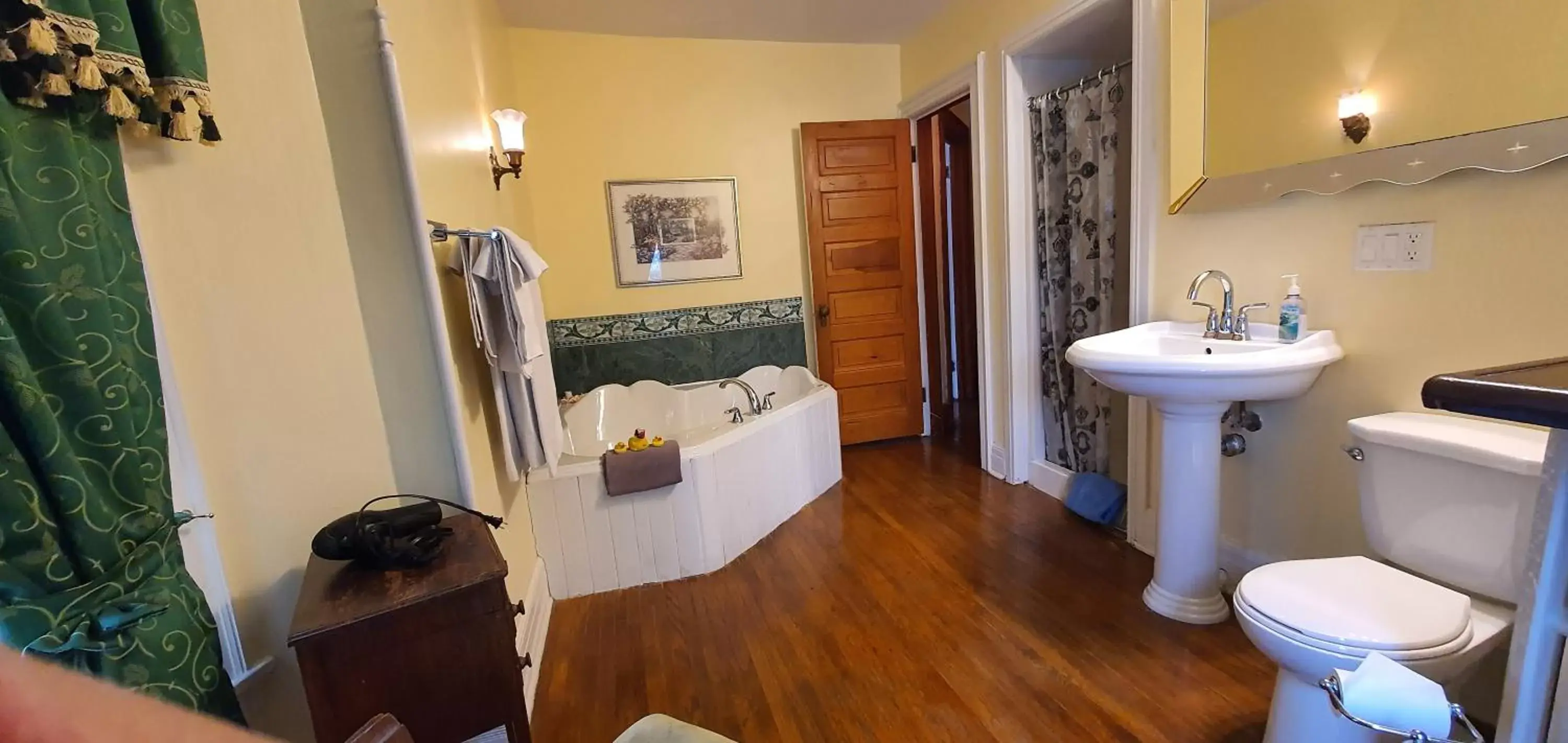 Bathroom in A Moment in Time Bed and Breakfast