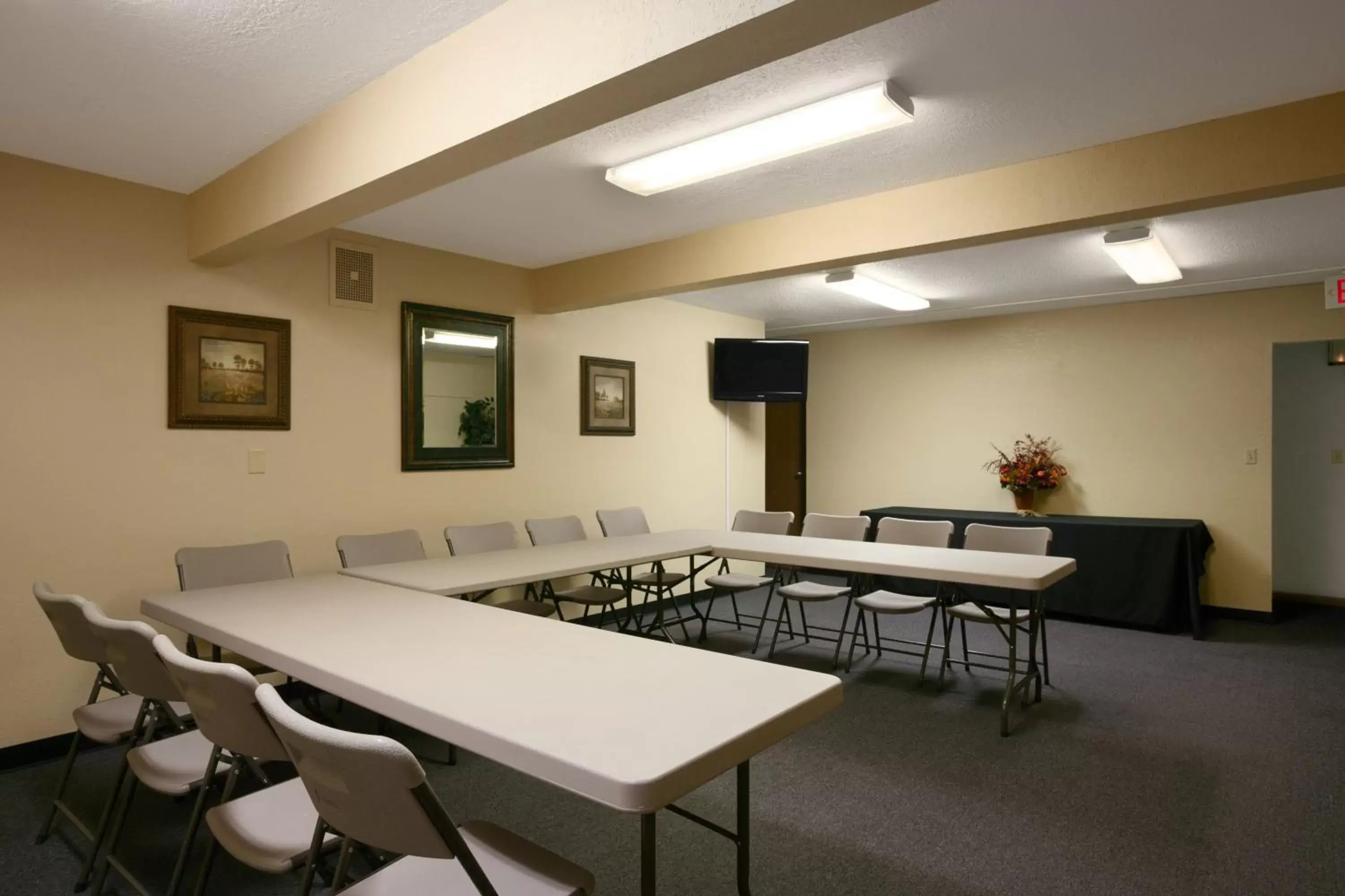 Meeting/conference room in Super 8 by Wyndham Alexandria MN