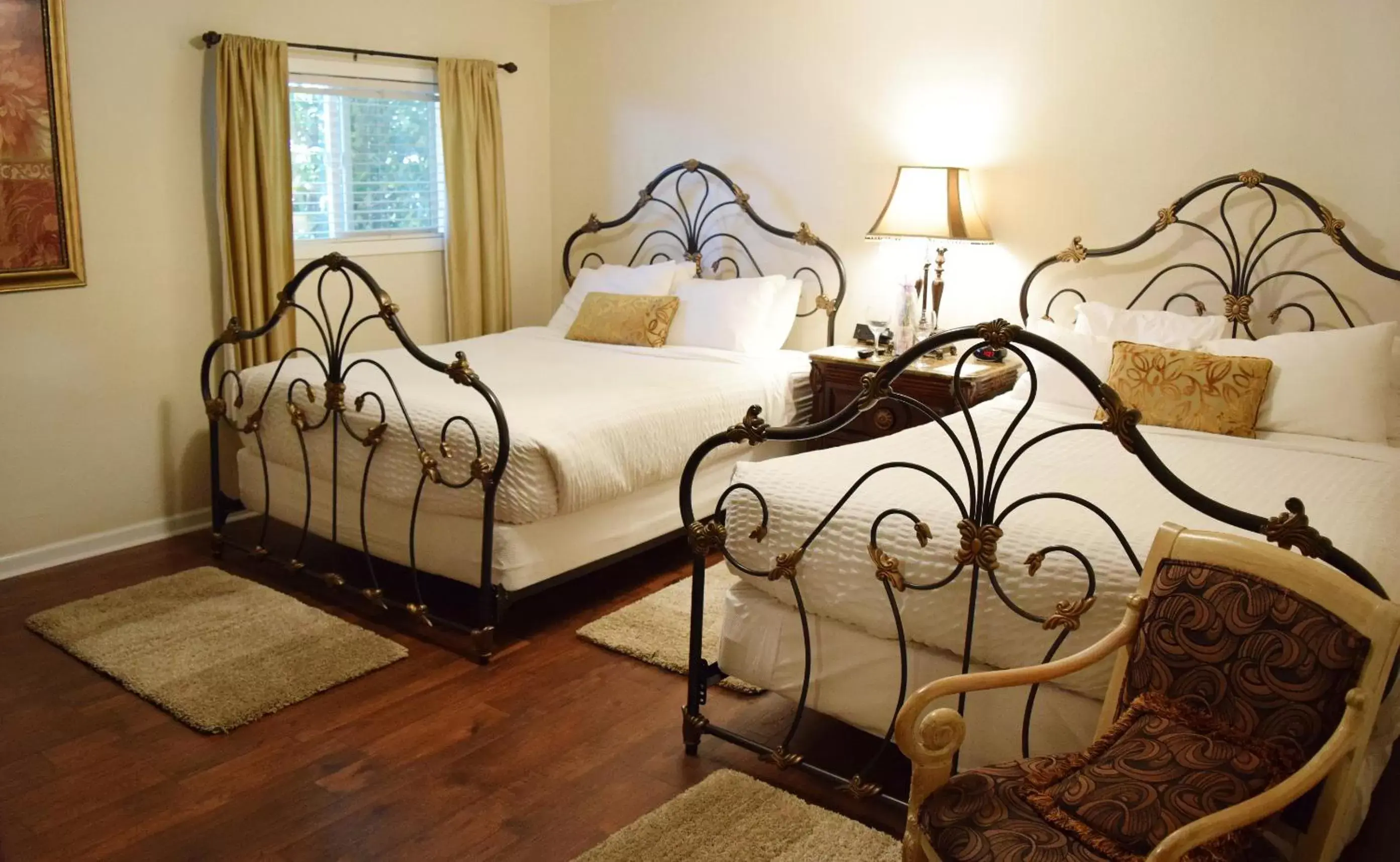 Bed in Silverton Inn & Suites