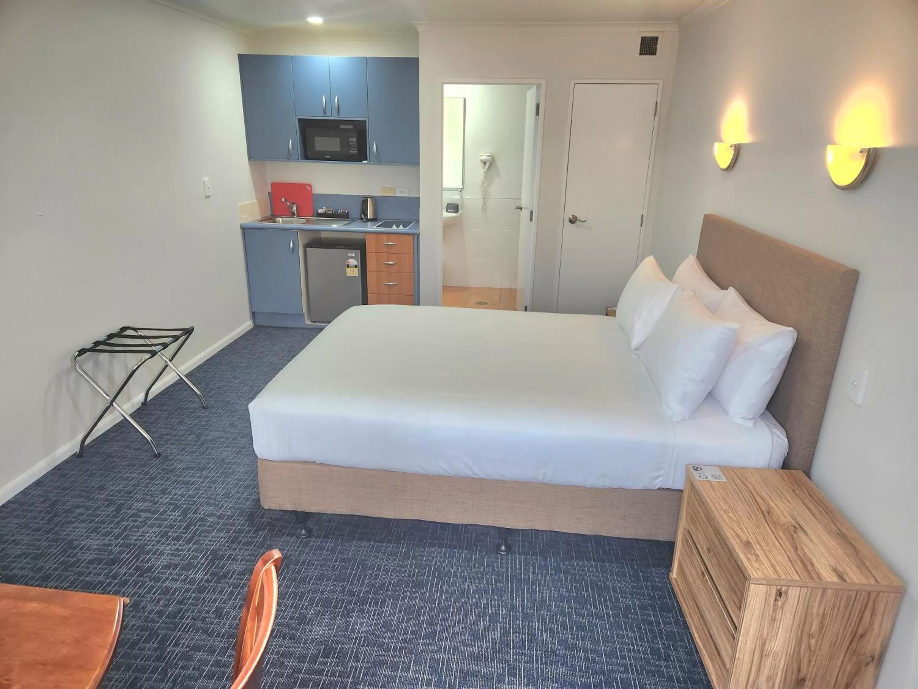 Bed in Botany Palms Motel