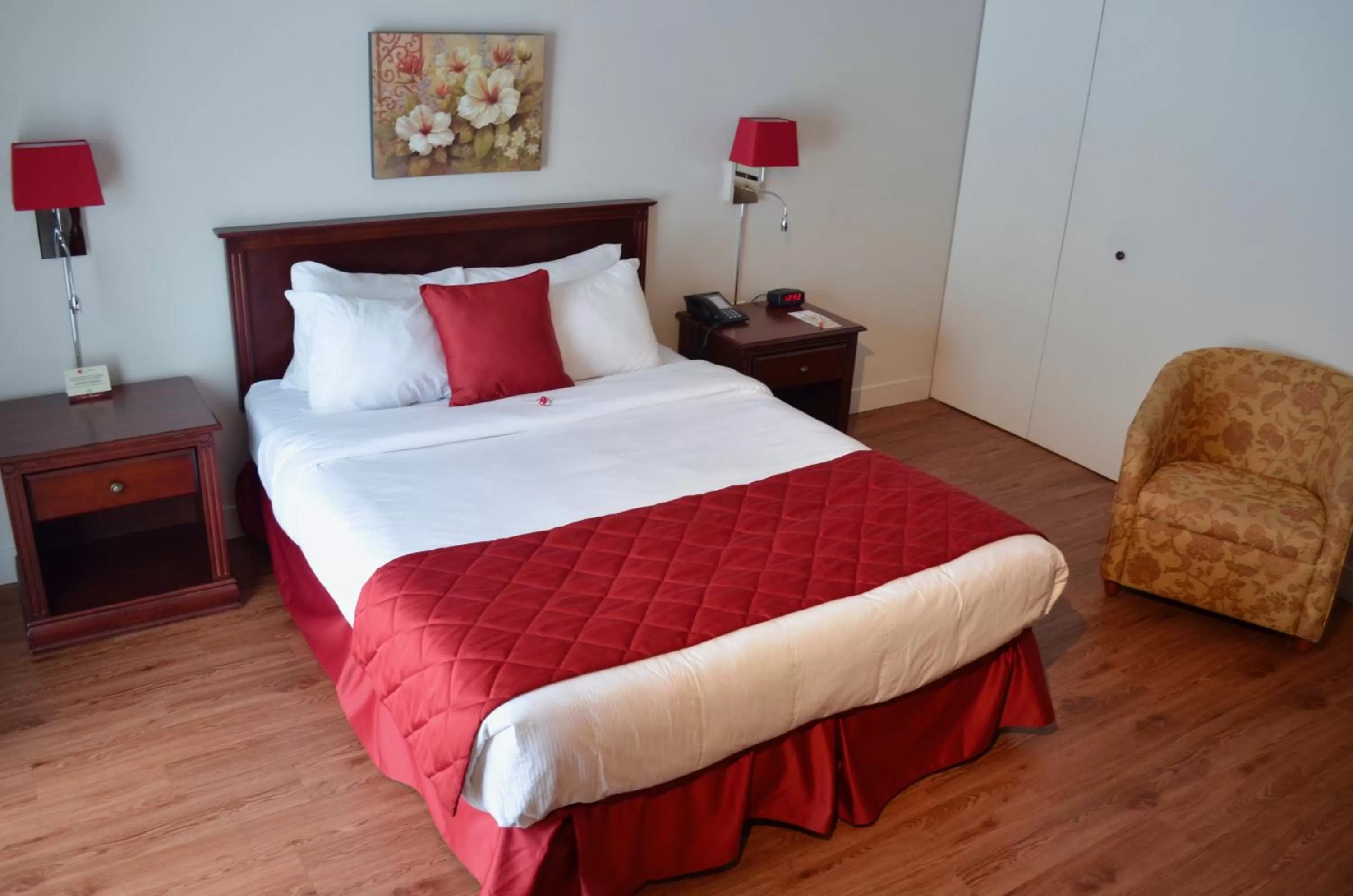 Photo of the whole room in Hôtel Le Floral