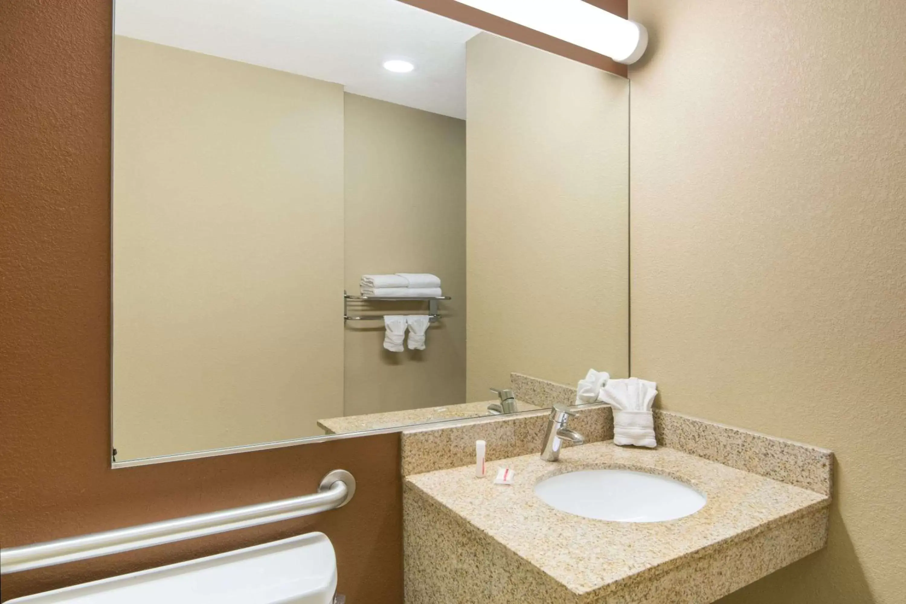 Bathroom in Microtel Inn and Suites North Canton