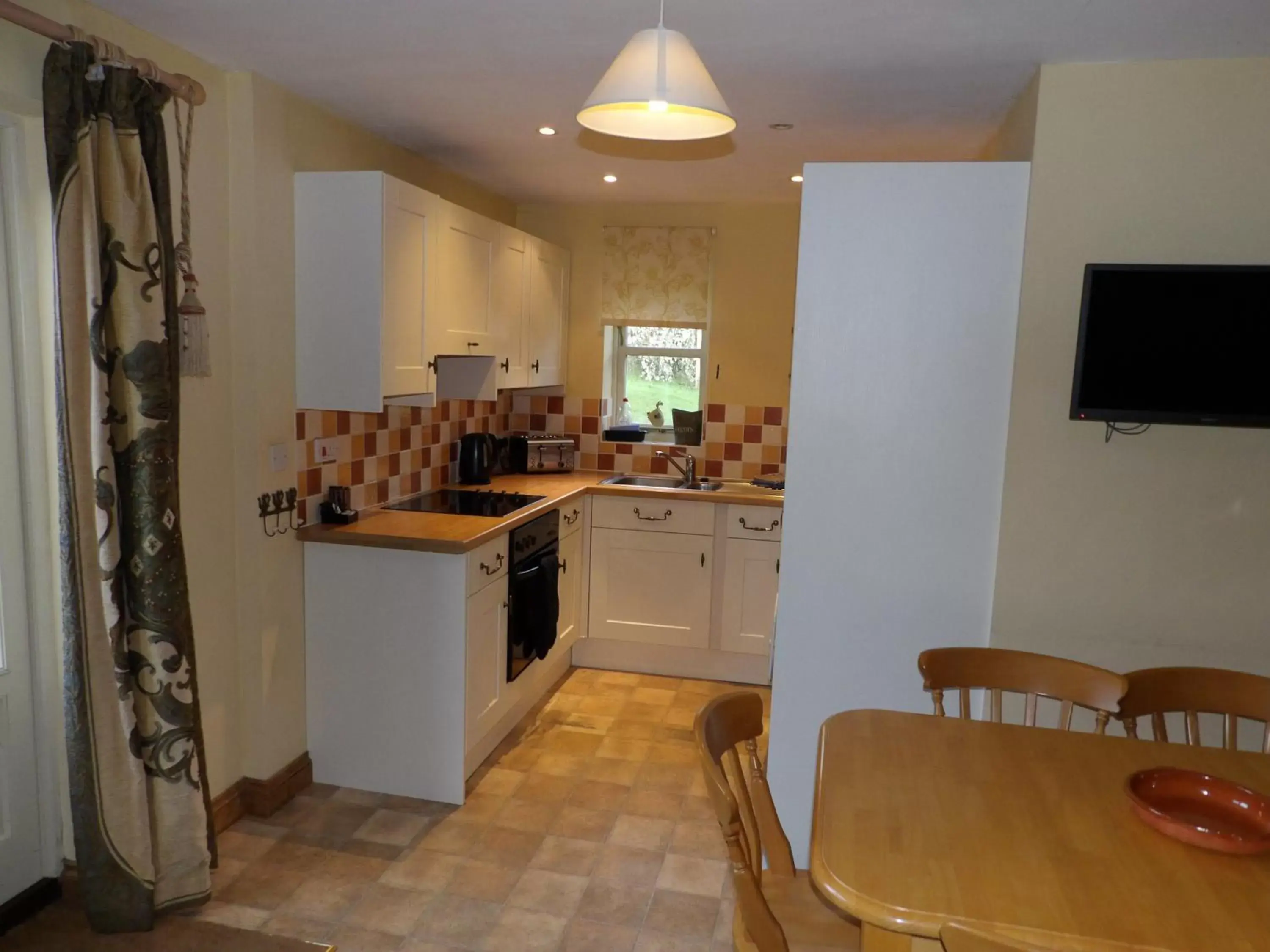 Kitchen/Kitchenette in Broccoli Bottom