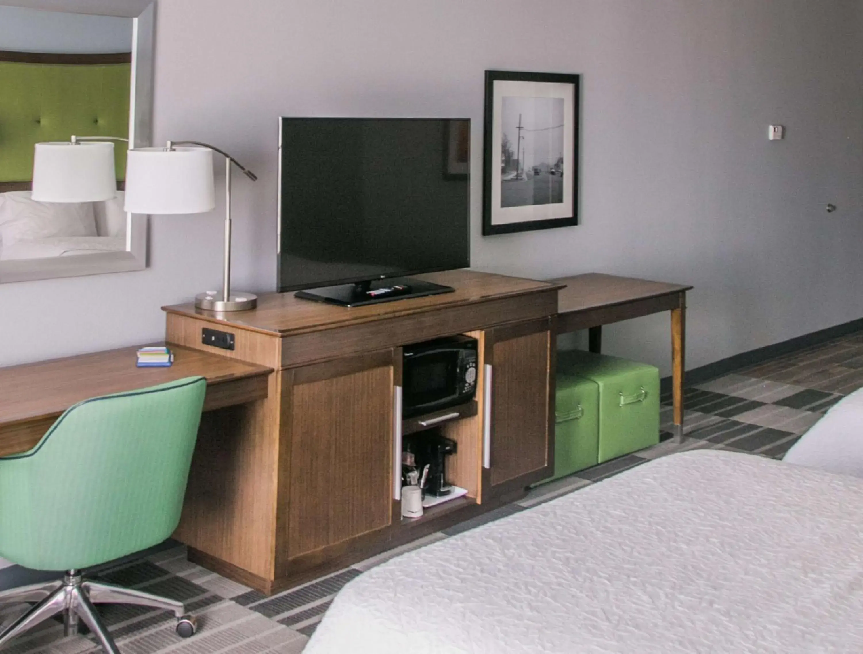 Bedroom, TV/Entertainment Center in Hampton Inn By Hilton & Suites Amarillo-East, TX