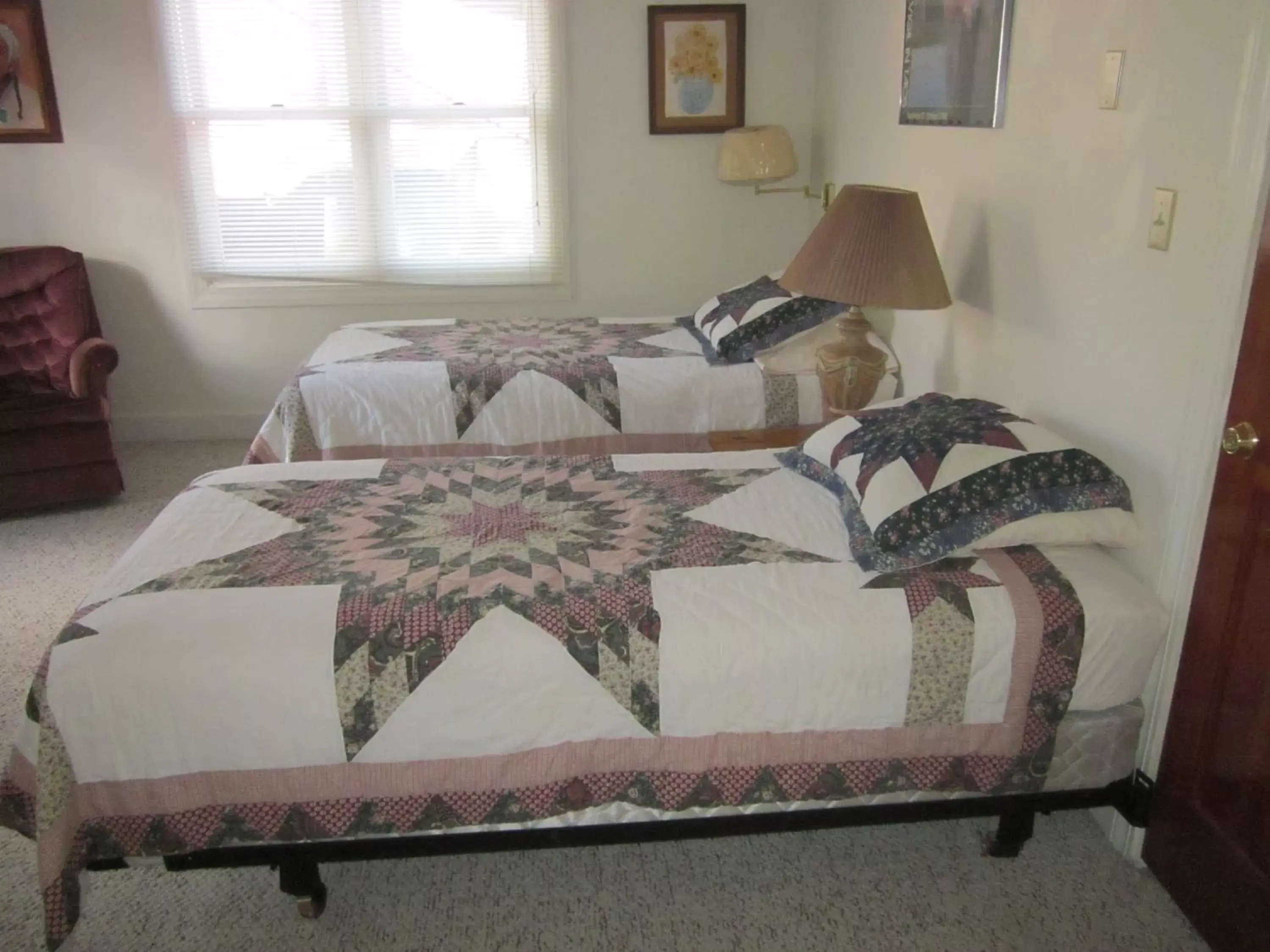 Bed in Dodgeton Creek Inn