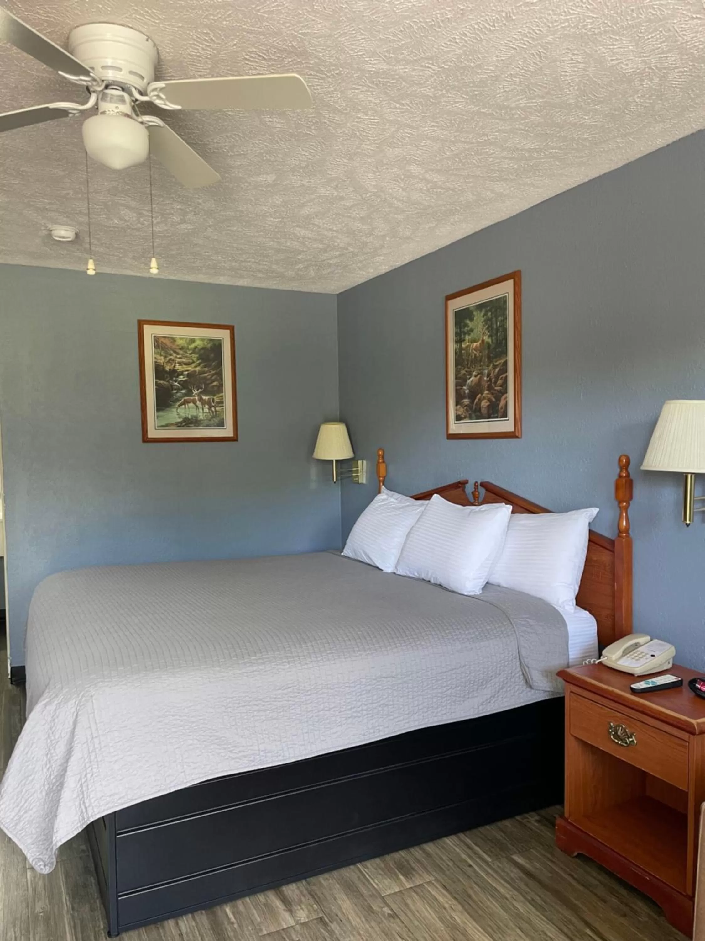 Bed in Deerfield Inn