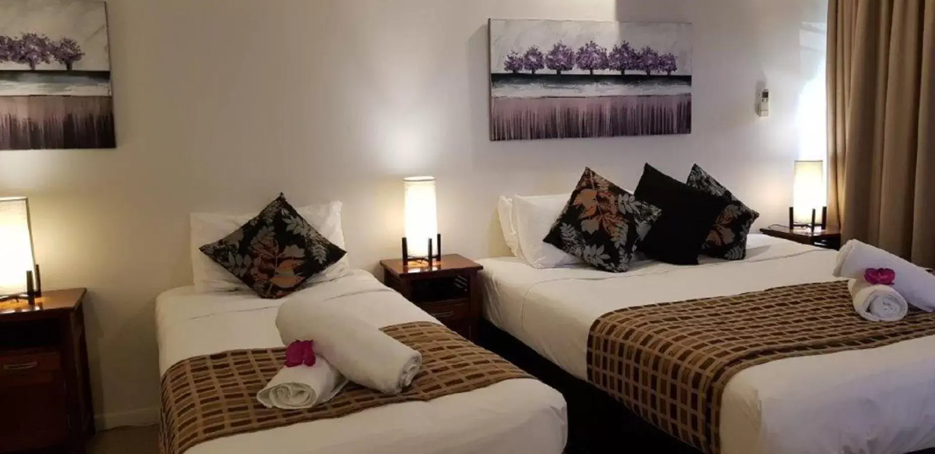 Bed in Reef Palms Bed in Reef Palms